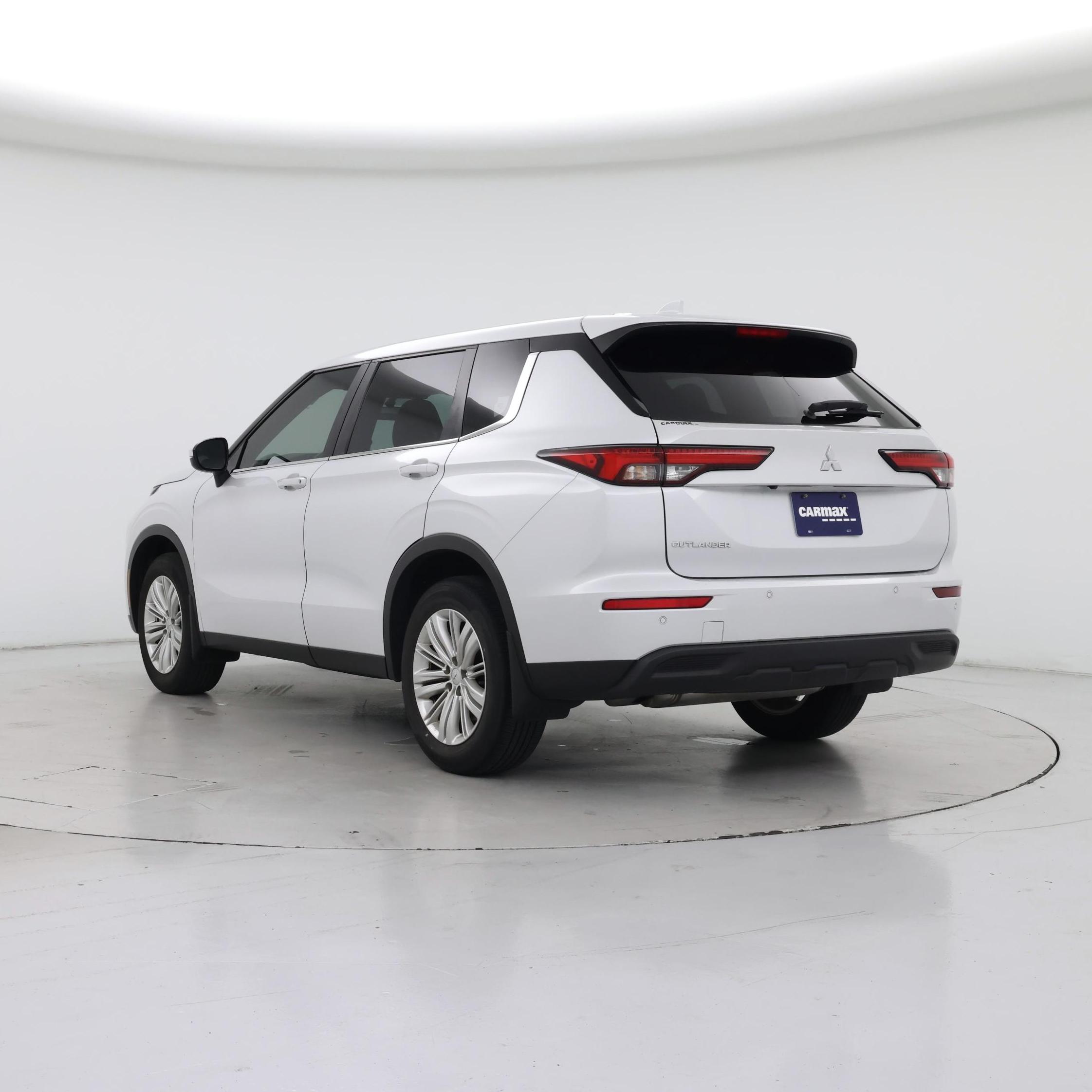 Thumbnail: 2023 Mitsubishi Outlander - 2
