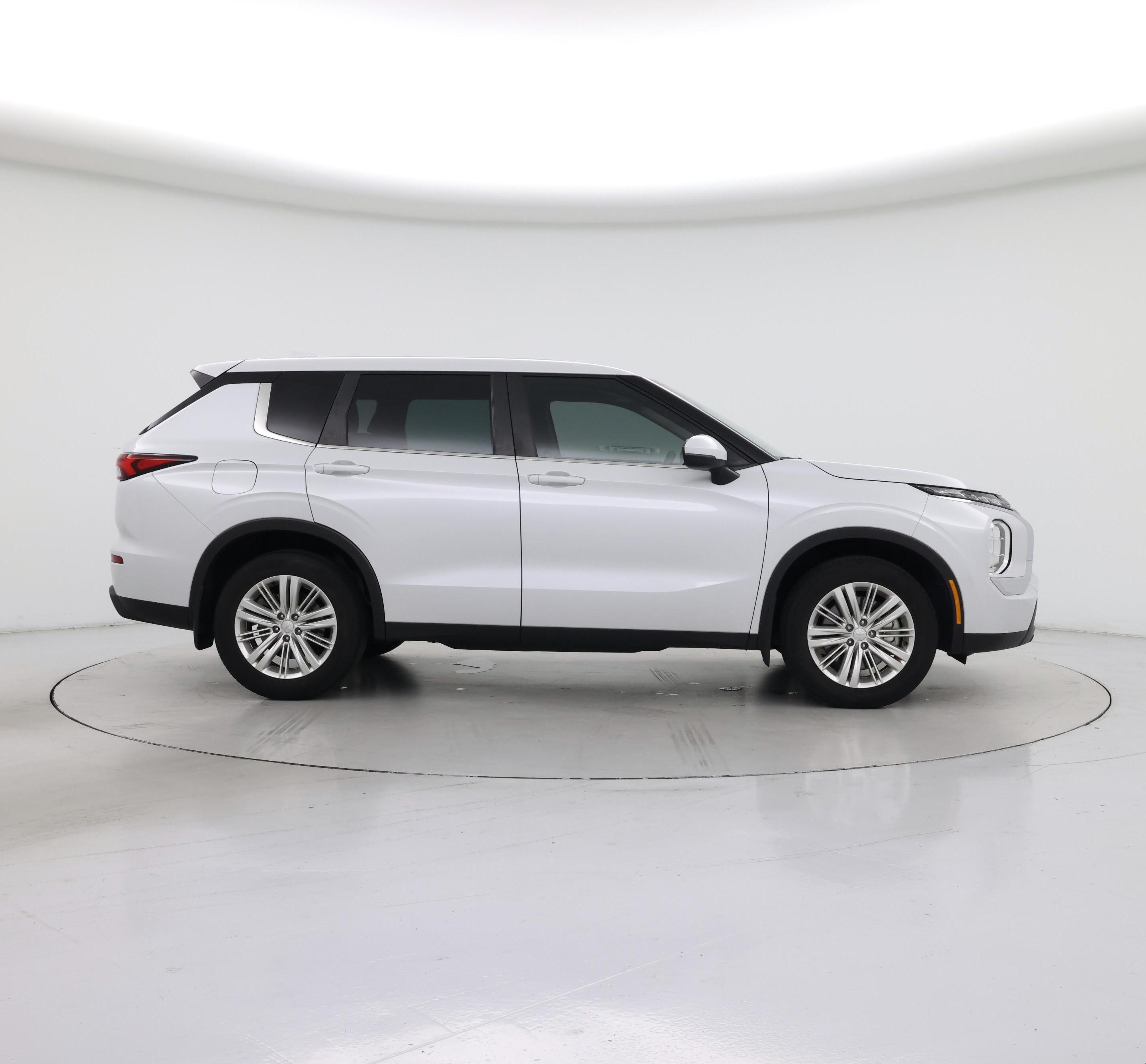 Thumbnail: 2023 Mitsubishi Outlander - 7