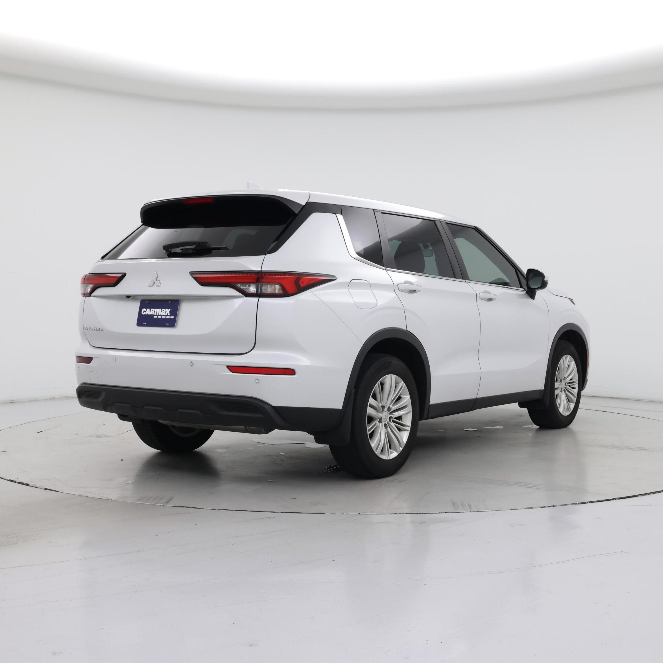 Thumbnail: 2023 Mitsubishi Outlander - 8
