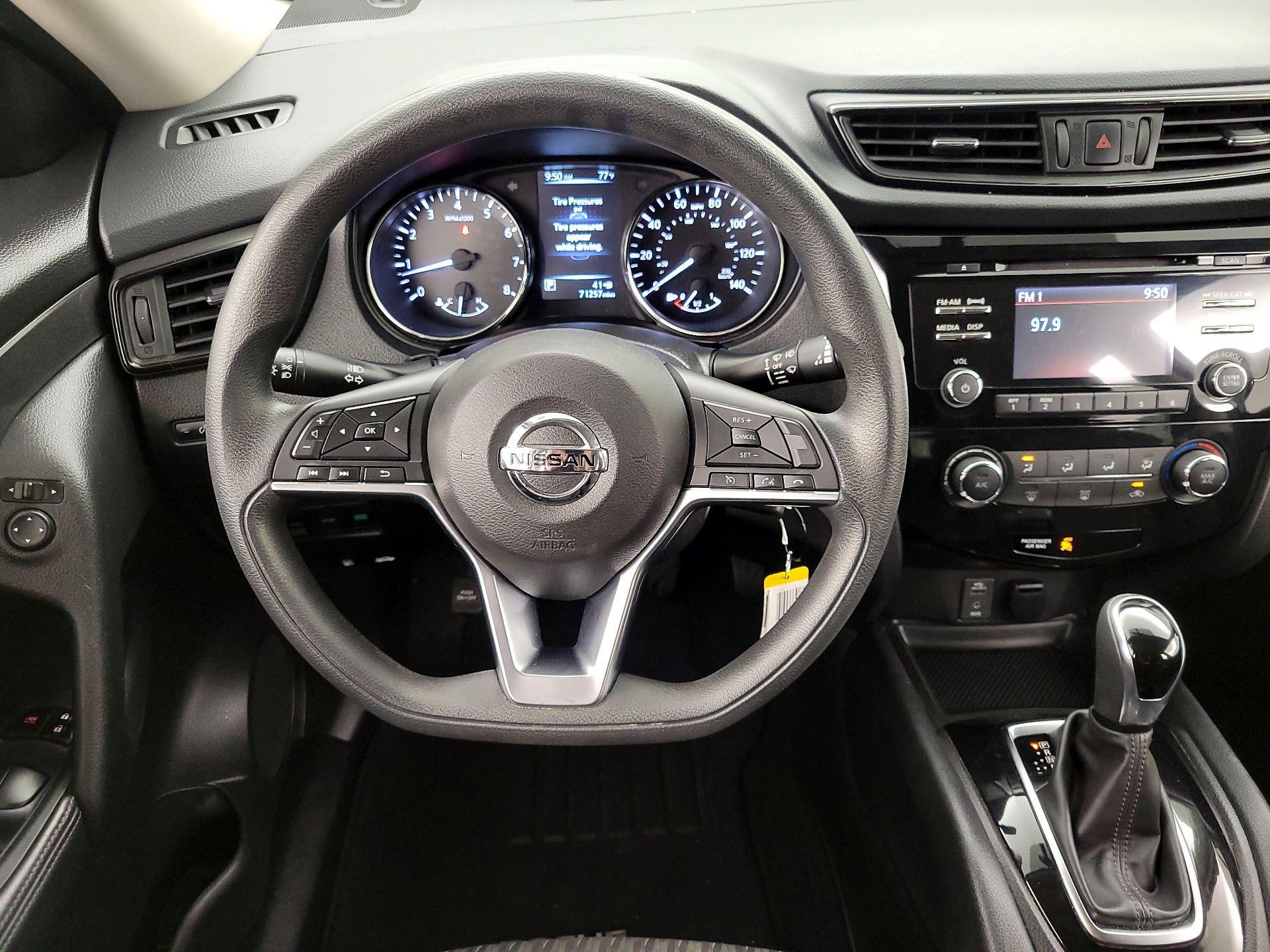 Thumbnail: 2017 Nissan Rogue - 10