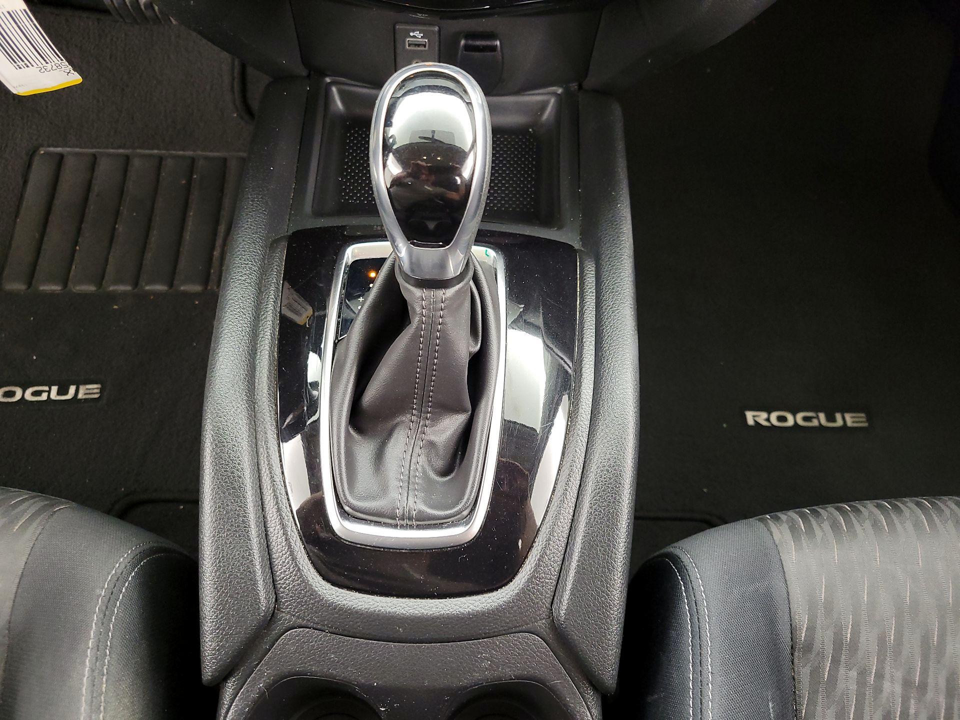 Thumbnail: 2017 Nissan Rogue - 17