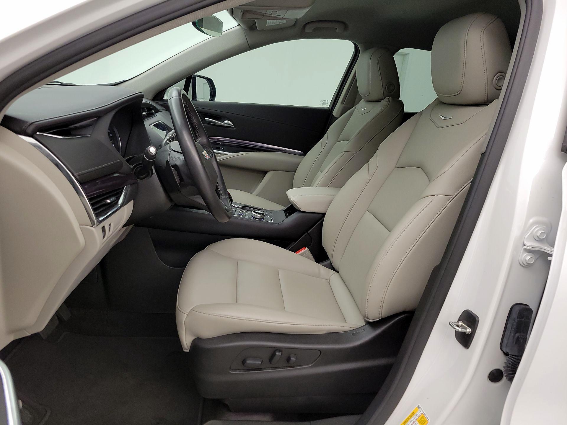 Thumbnail: 2023 Cadillac XT4 - 11