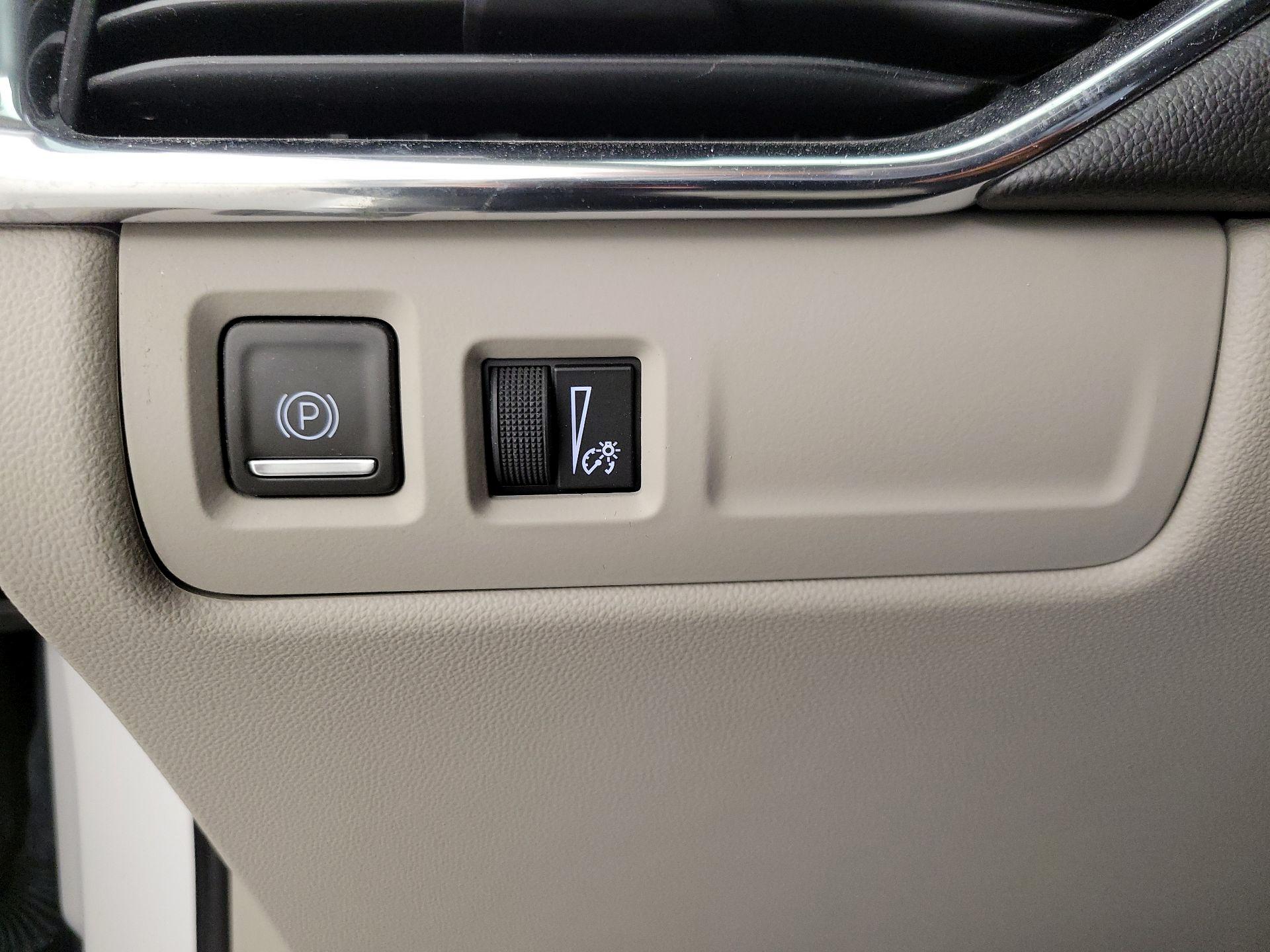 Thumbnail: 2023 Cadillac XT4 - 13