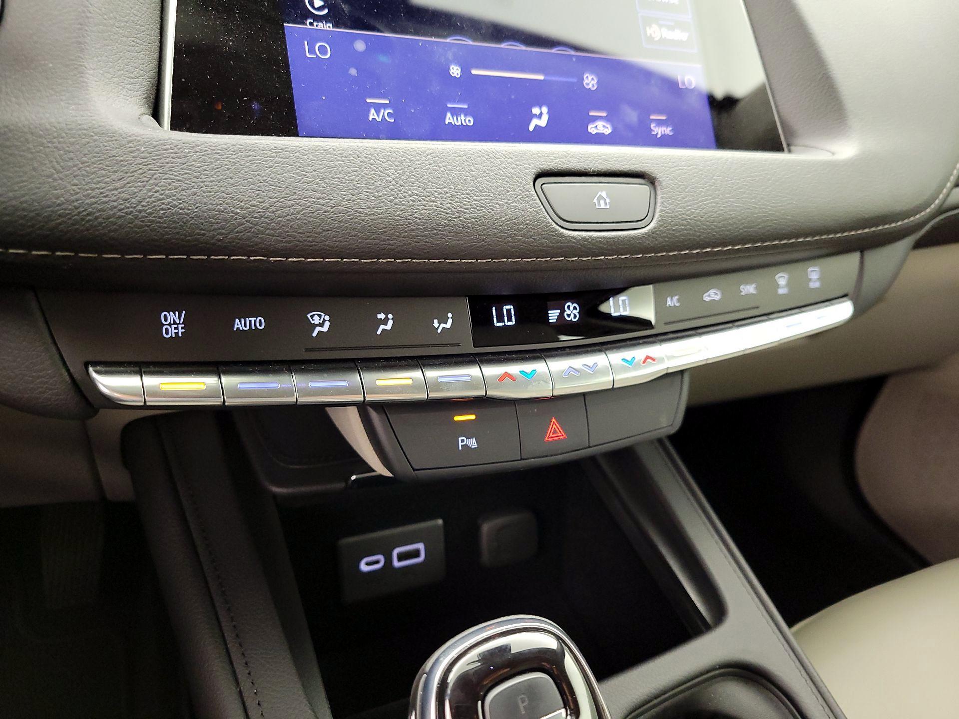 Thumbnail: 2023 Cadillac XT4 - 16
