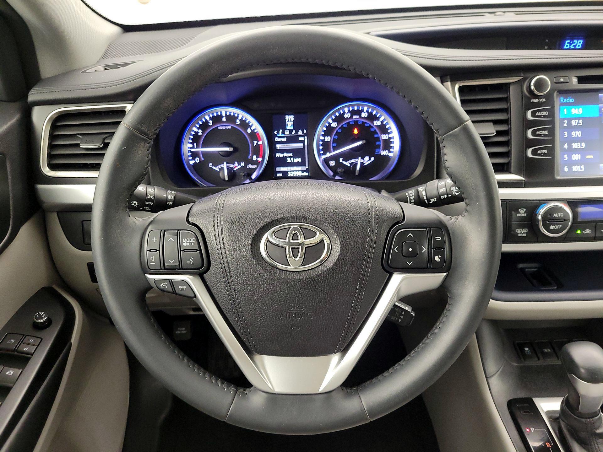Thumbnail: 2016 Toyota Highlander - 10