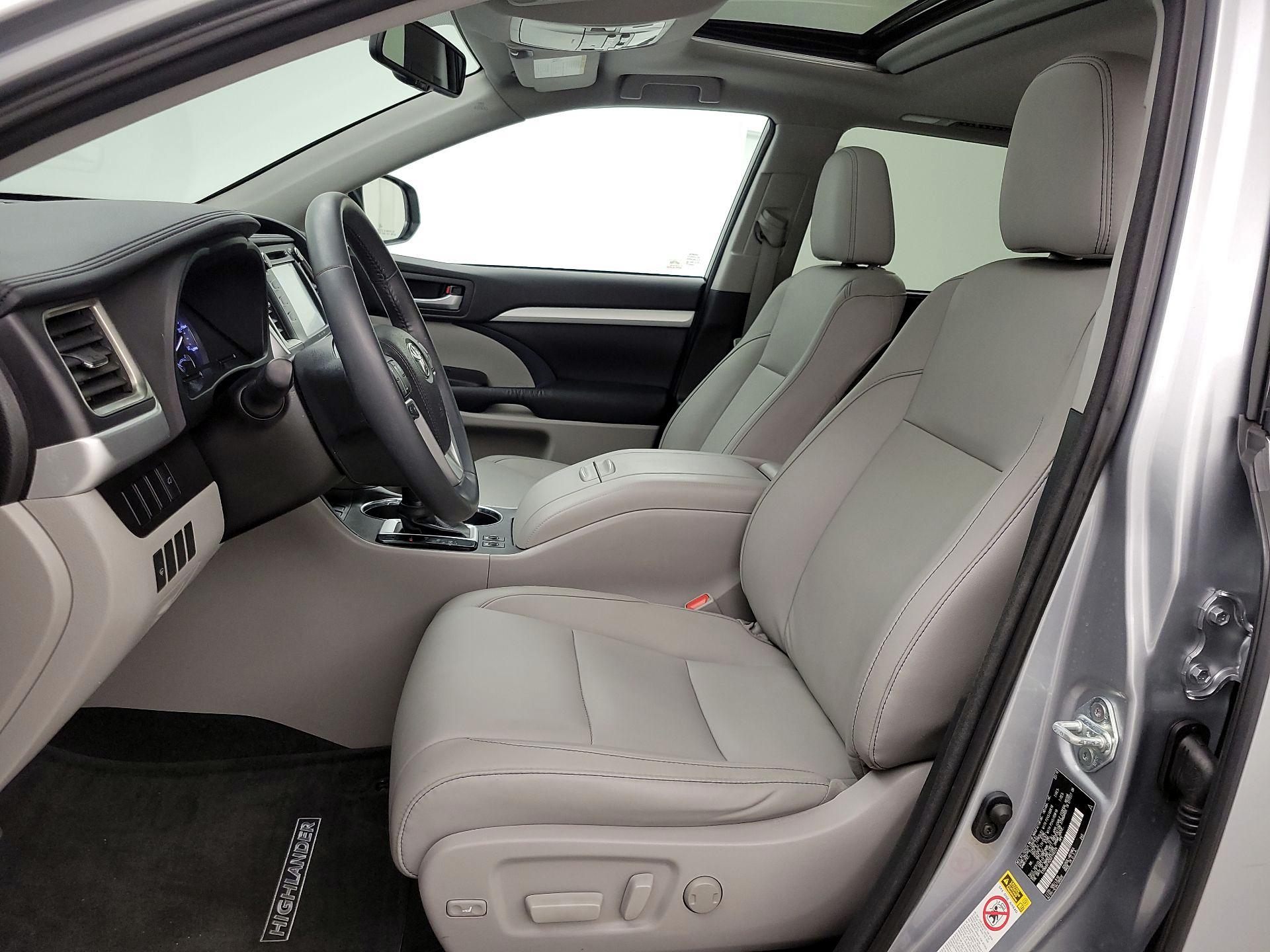 Thumbnail: 2016 Toyota Highlander - 11