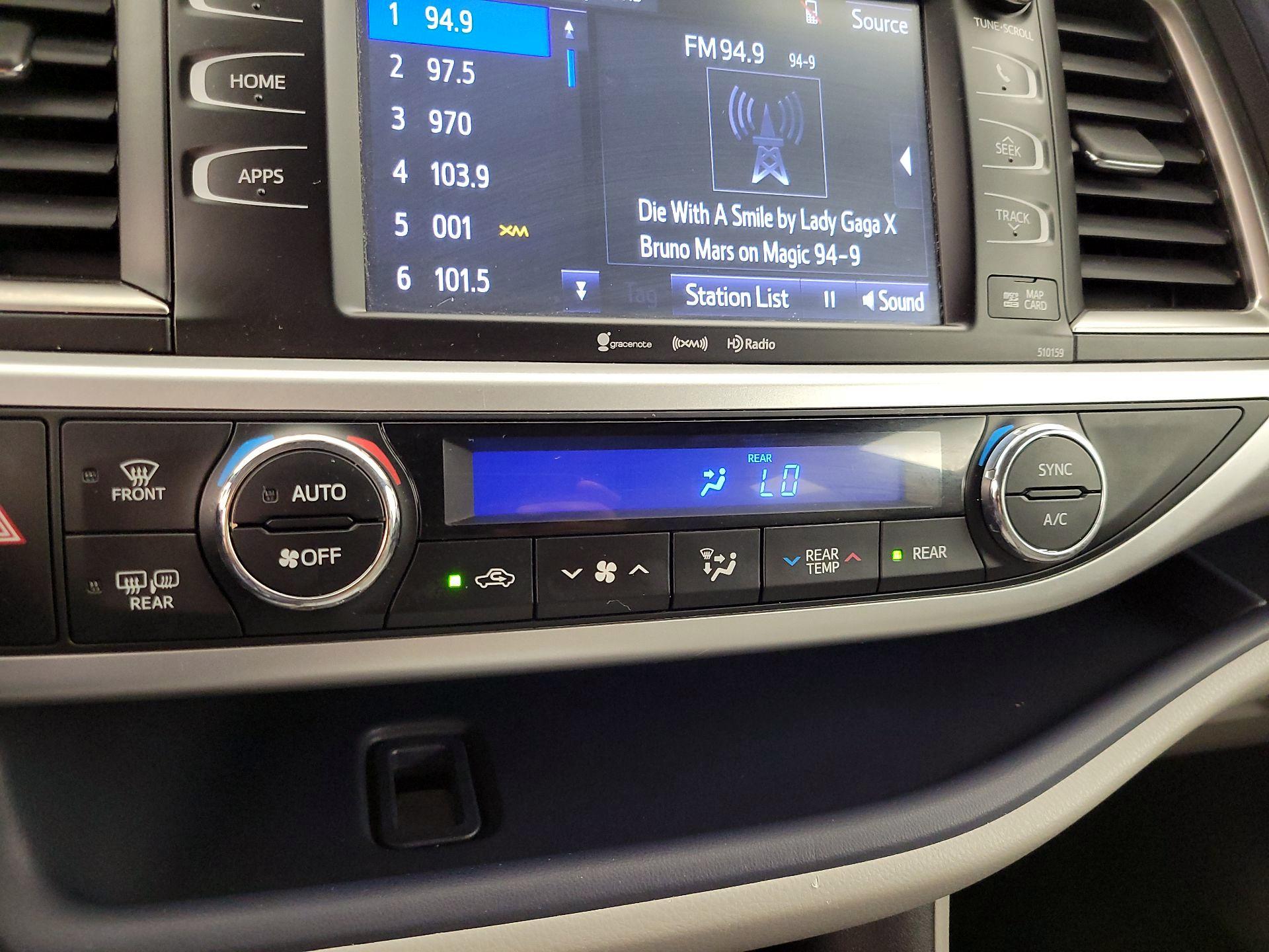 Thumbnail: 2016 Toyota Highlander - 17