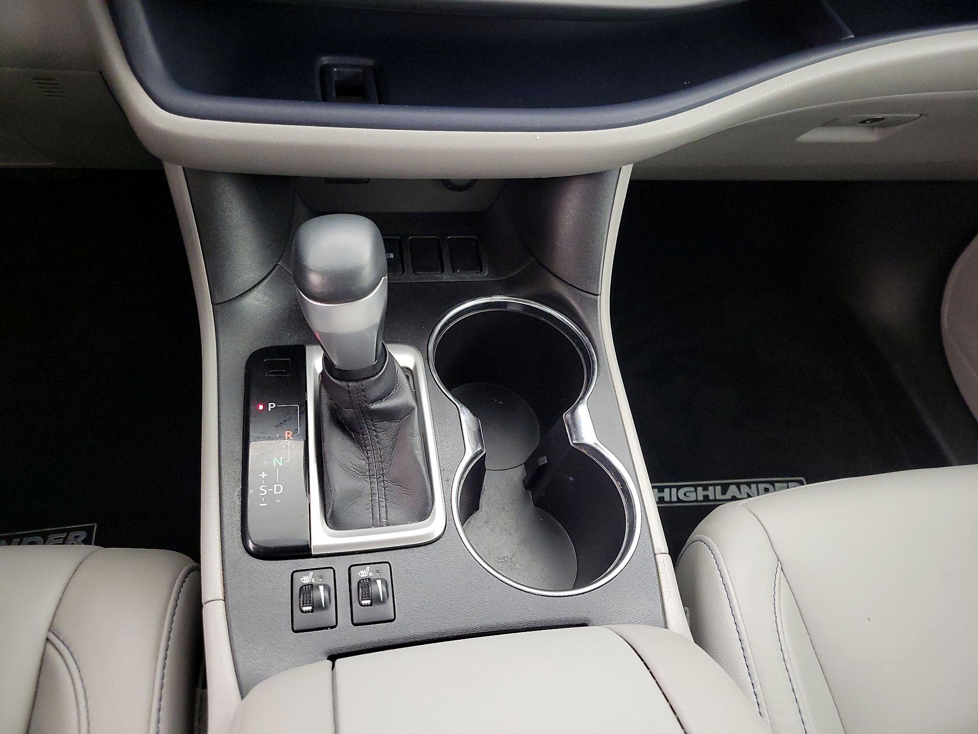 Thumbnail: 2016 Toyota Highlander - 18