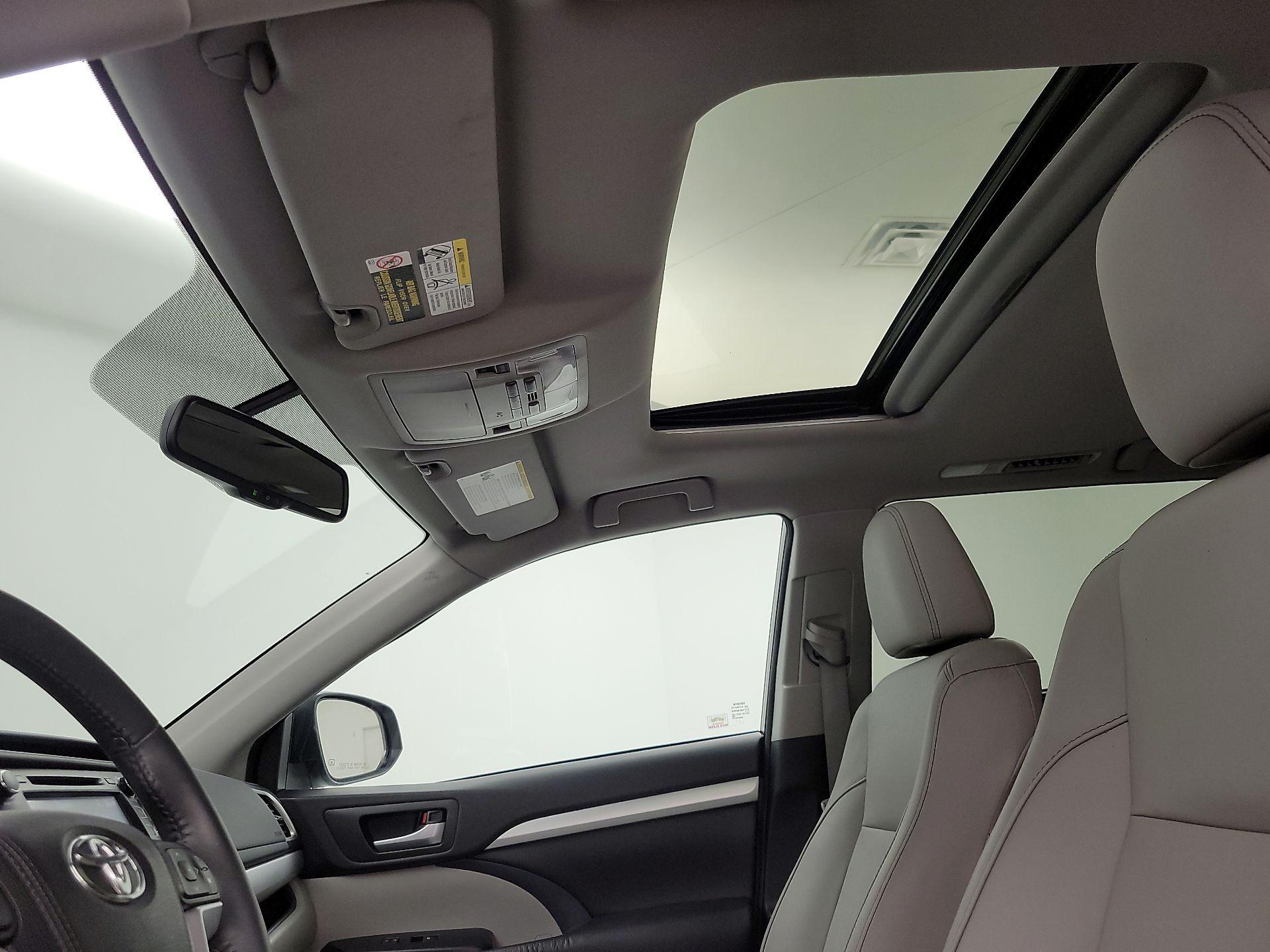 Thumbnail: 2016 Toyota Highlander - 20