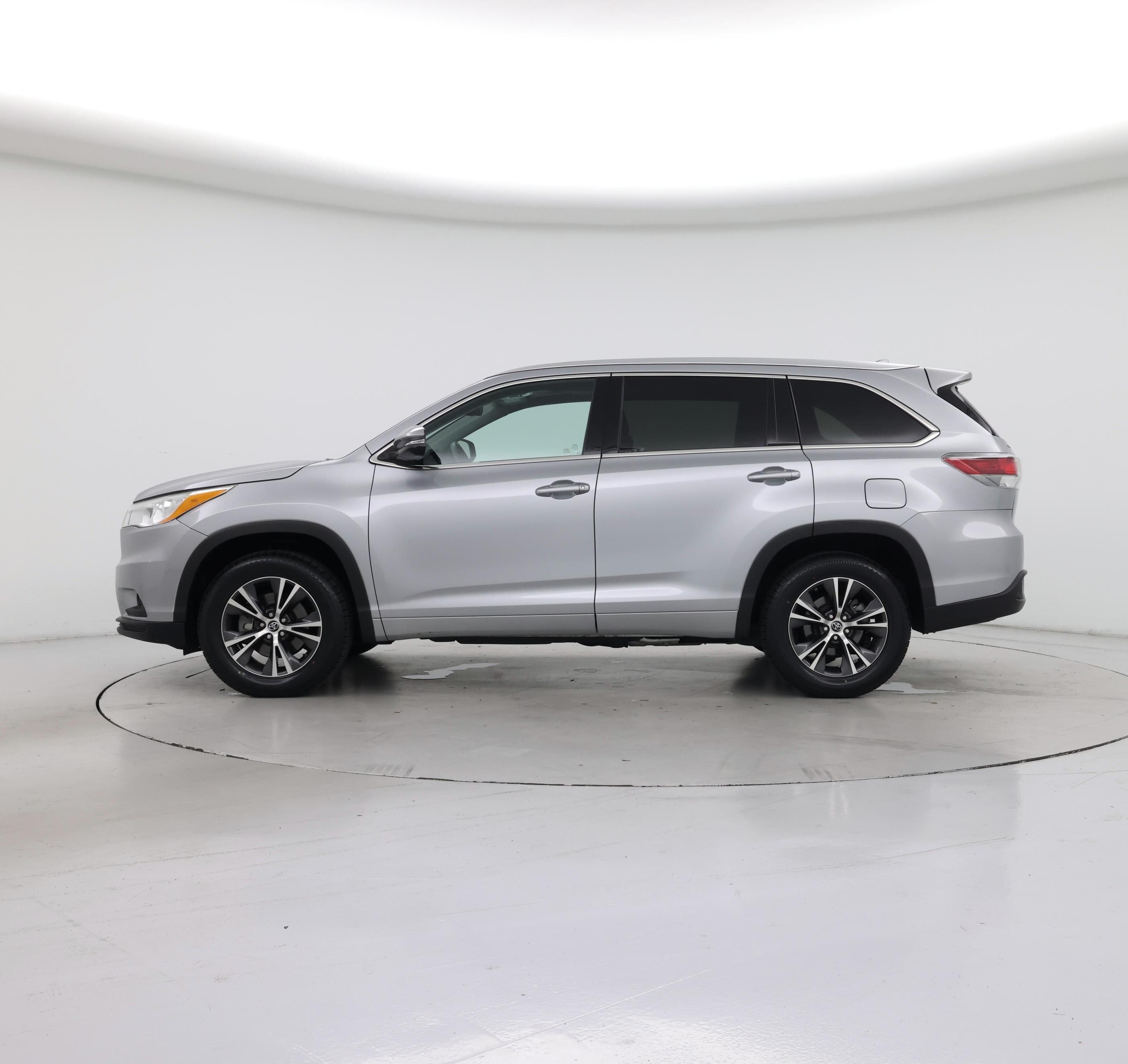 Thumbnail: 2016 Toyota Highlander - 3