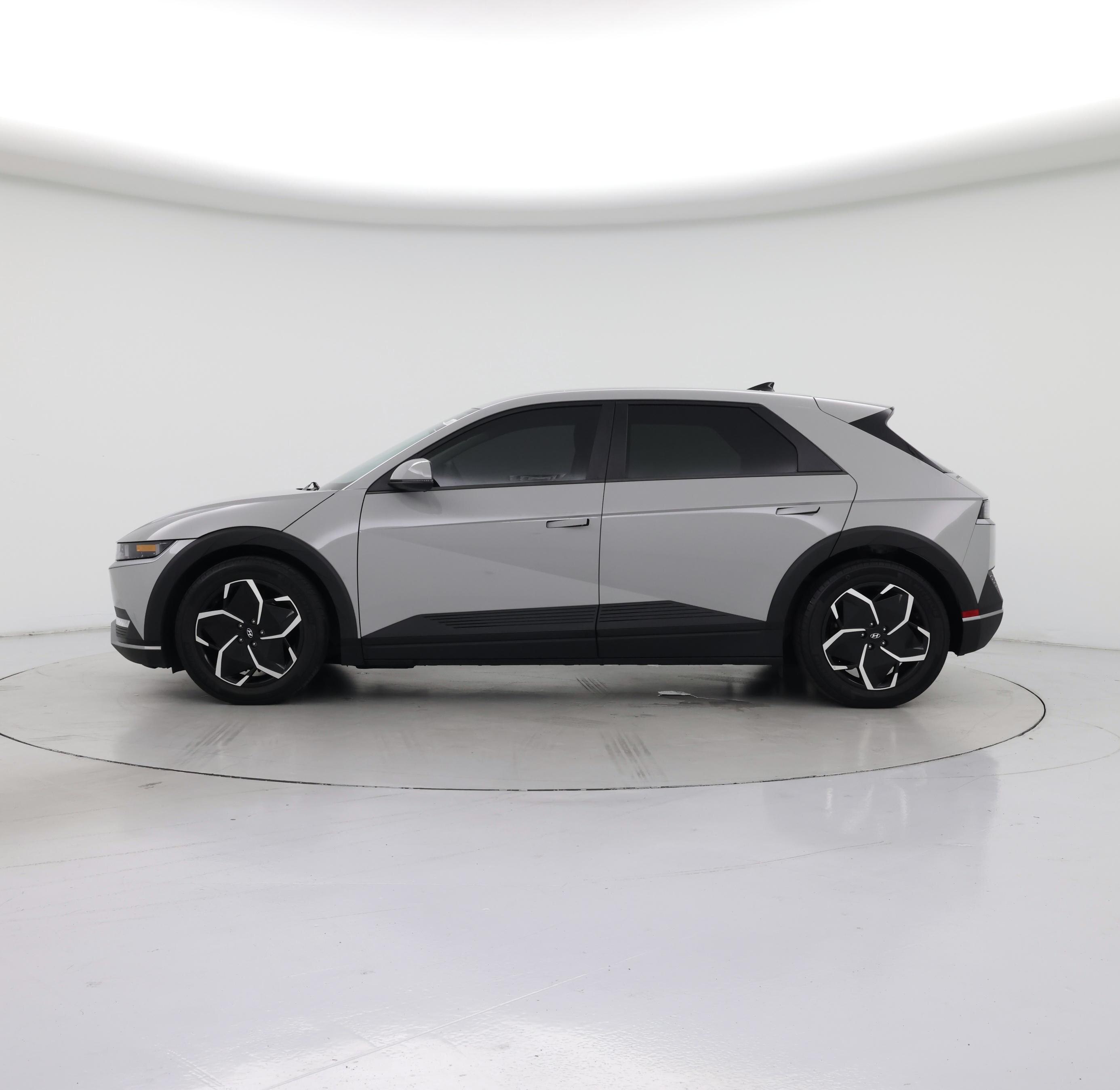 Thumbnail: 2022 Hyundai Ioniq 5 - 3