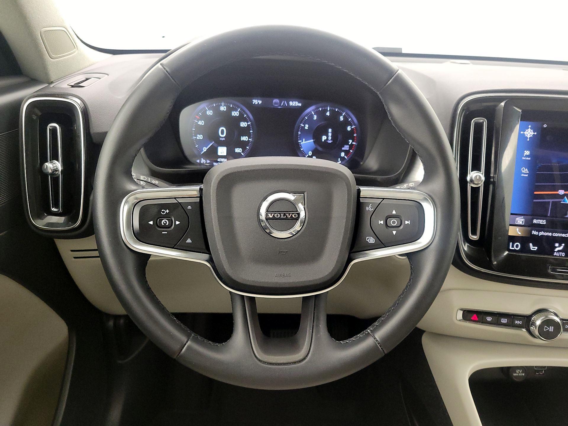 Thumbnail: 2022 Volvo XC40 - 10