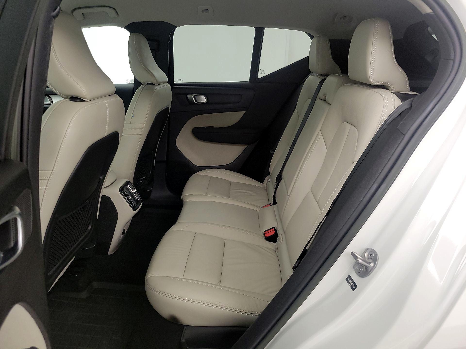 Thumbnail: 2022 Volvo XC40 - 20