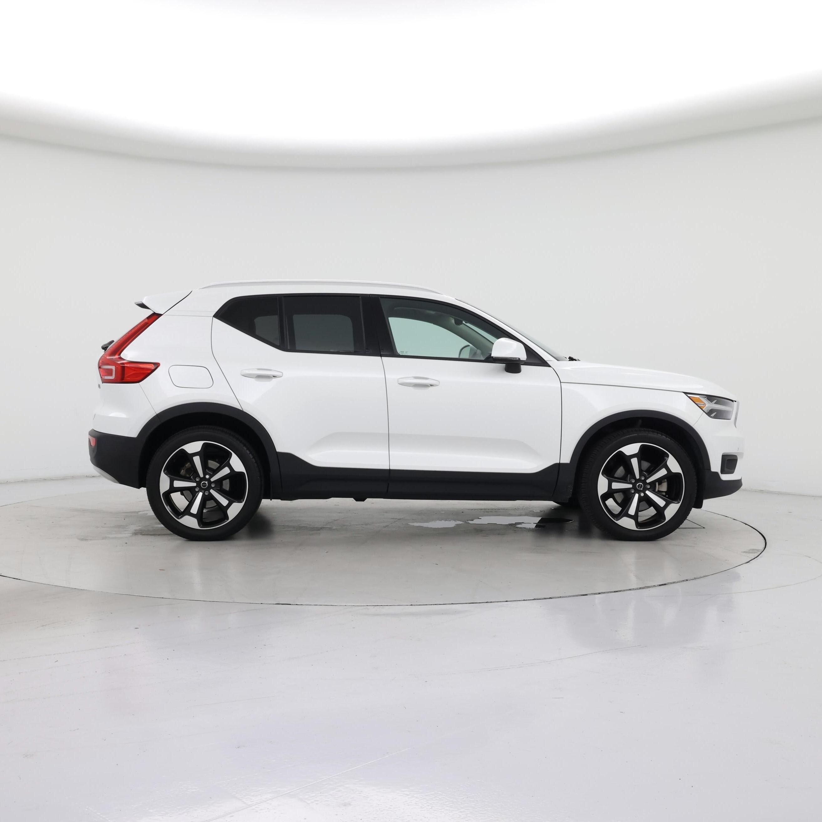 Thumbnail: 2022 Volvo XC40 - 7