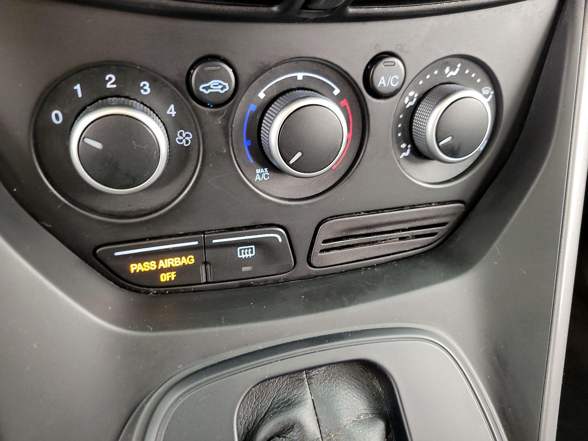 Thumbnail: 2015 Ford Escape - 16