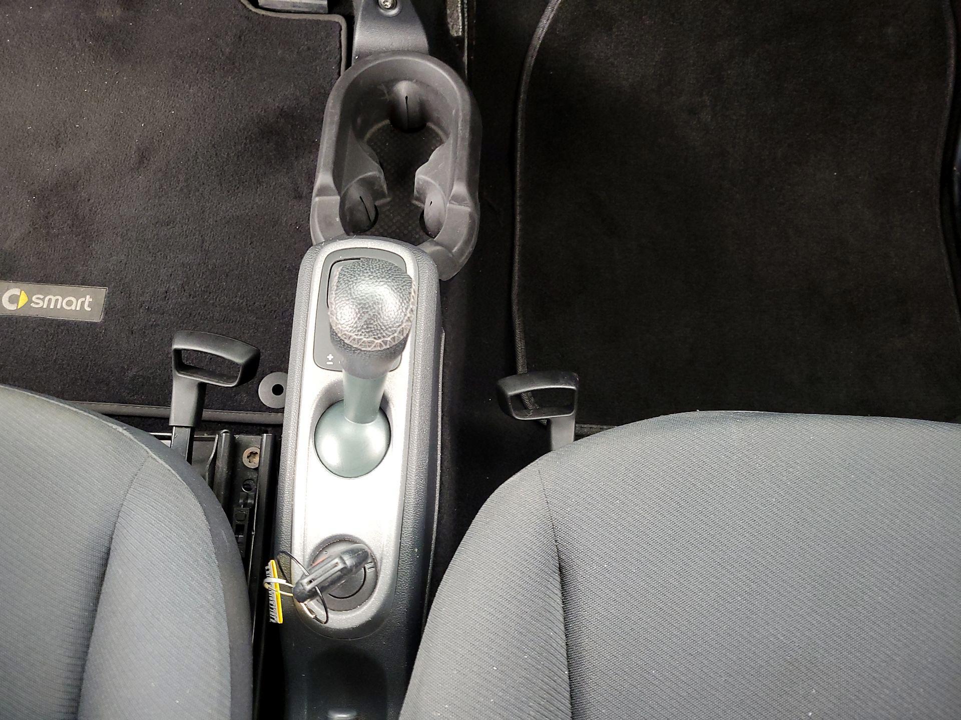 Thumbnail: 2015 smart fortwo - 15