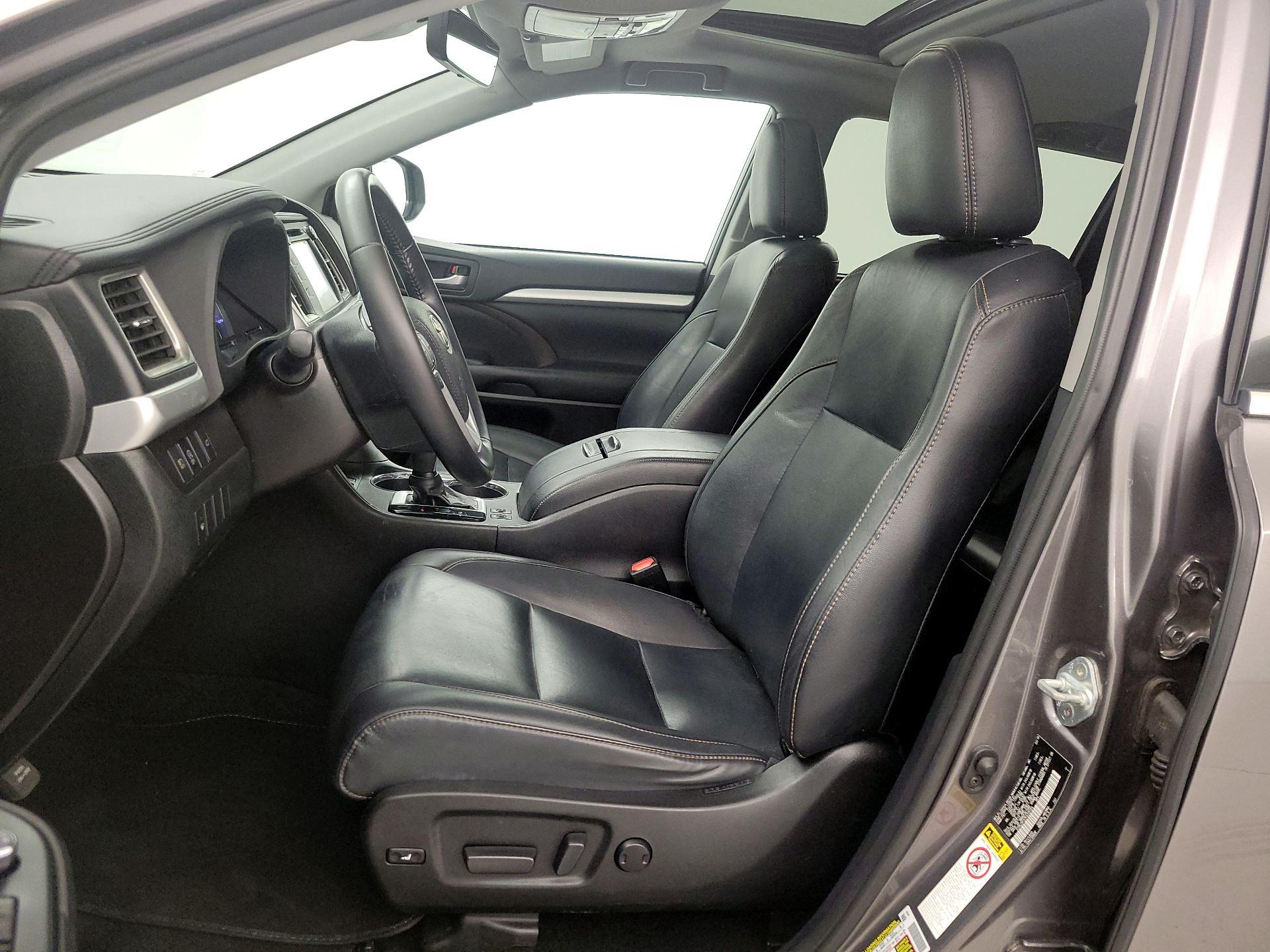 Thumbnail: 2019 Toyota Highlander - 11