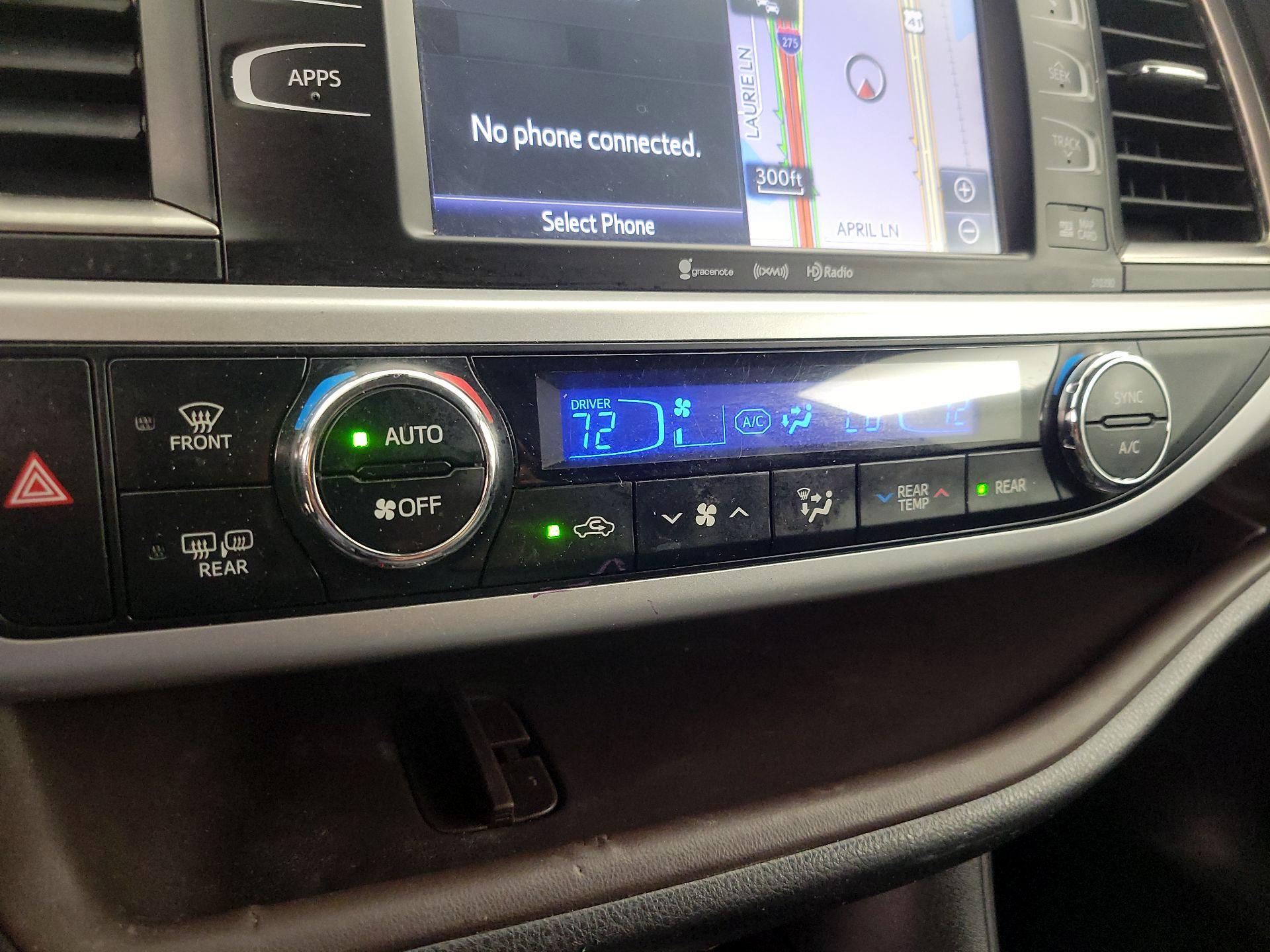 Thumbnail: 2019 Toyota Highlander - 17
