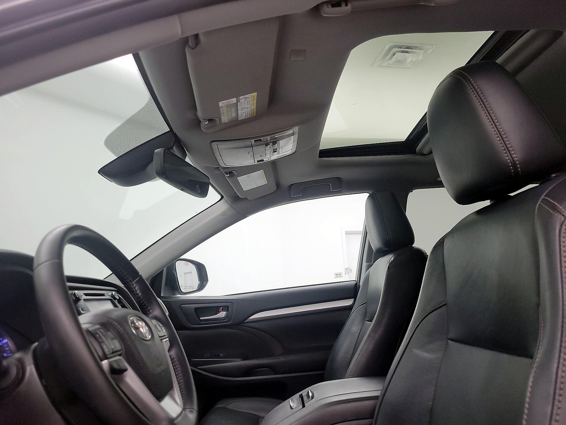 Thumbnail: 2019 Toyota Highlander - 20