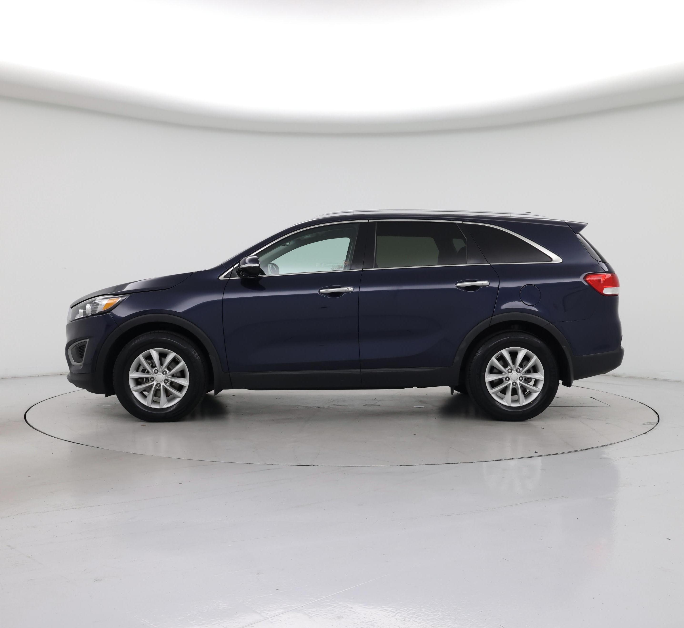 Thumbnail: 2016 Kia Sorento - 3