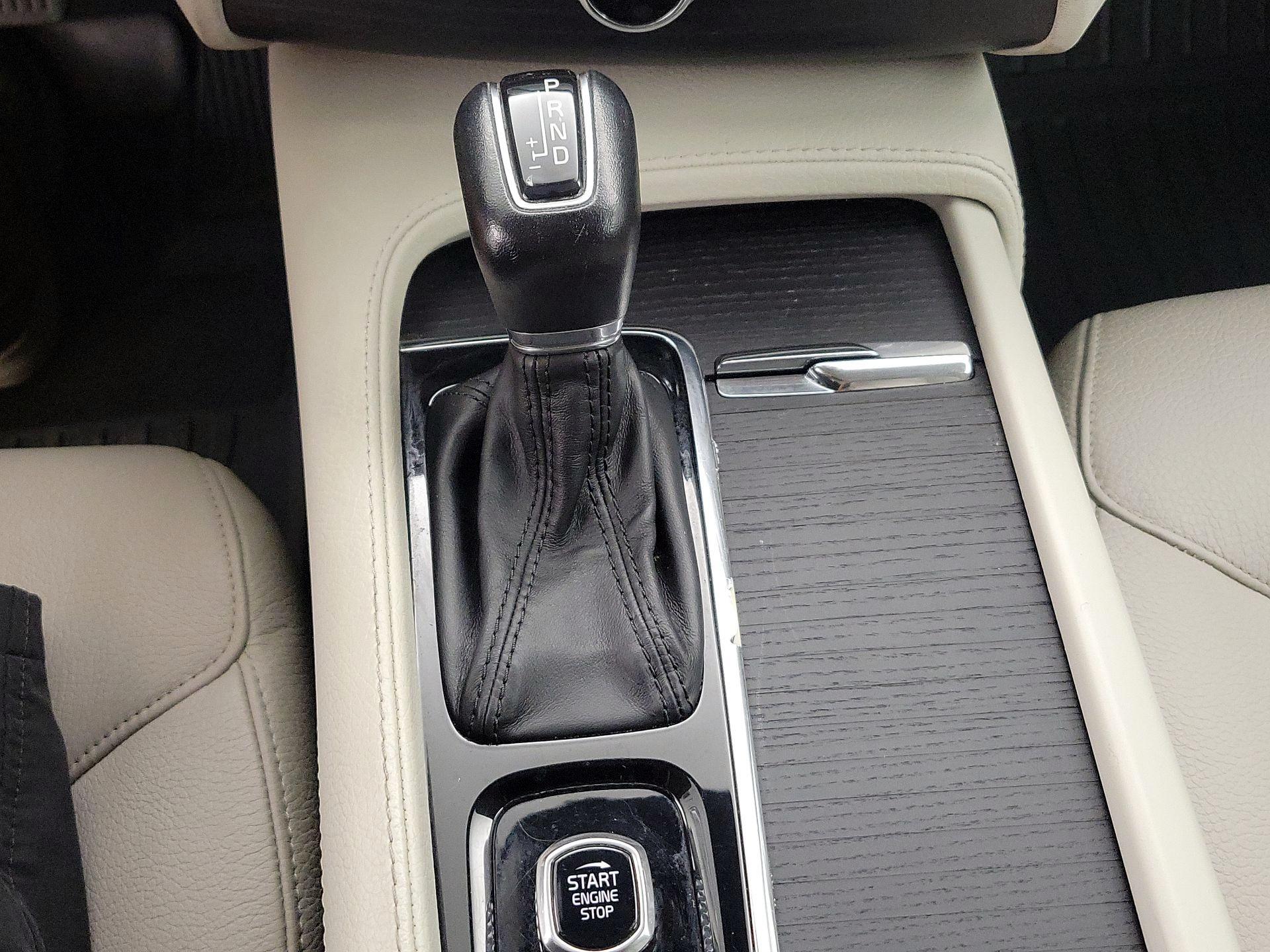 Thumbnail: 2020 Volvo XC90 - 17