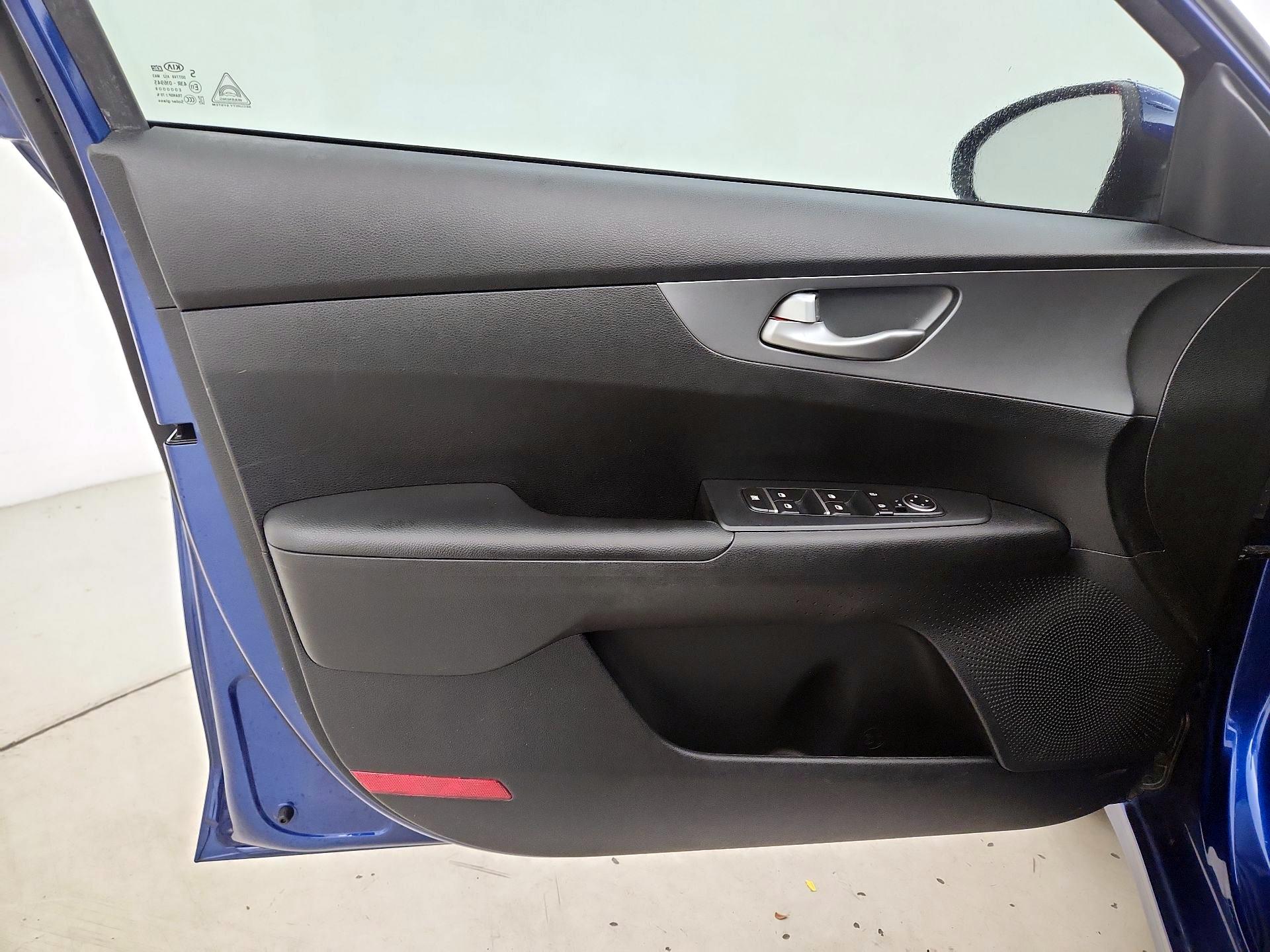 Thumbnail: 2019 Kia Forte - 12