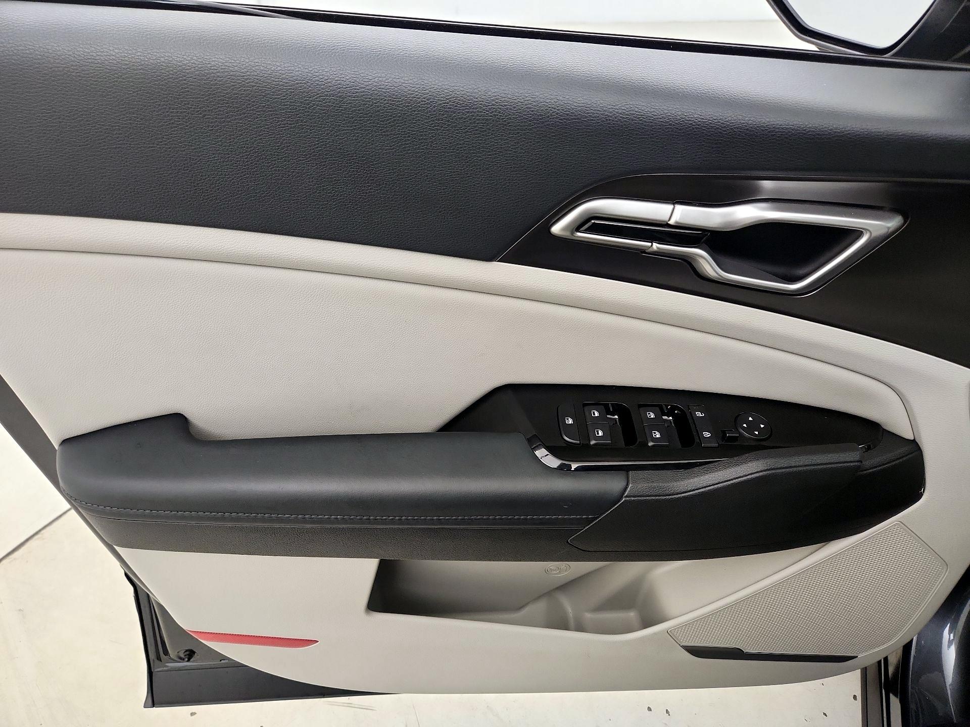 Thumbnail: 2023 Kia Sportage - 12