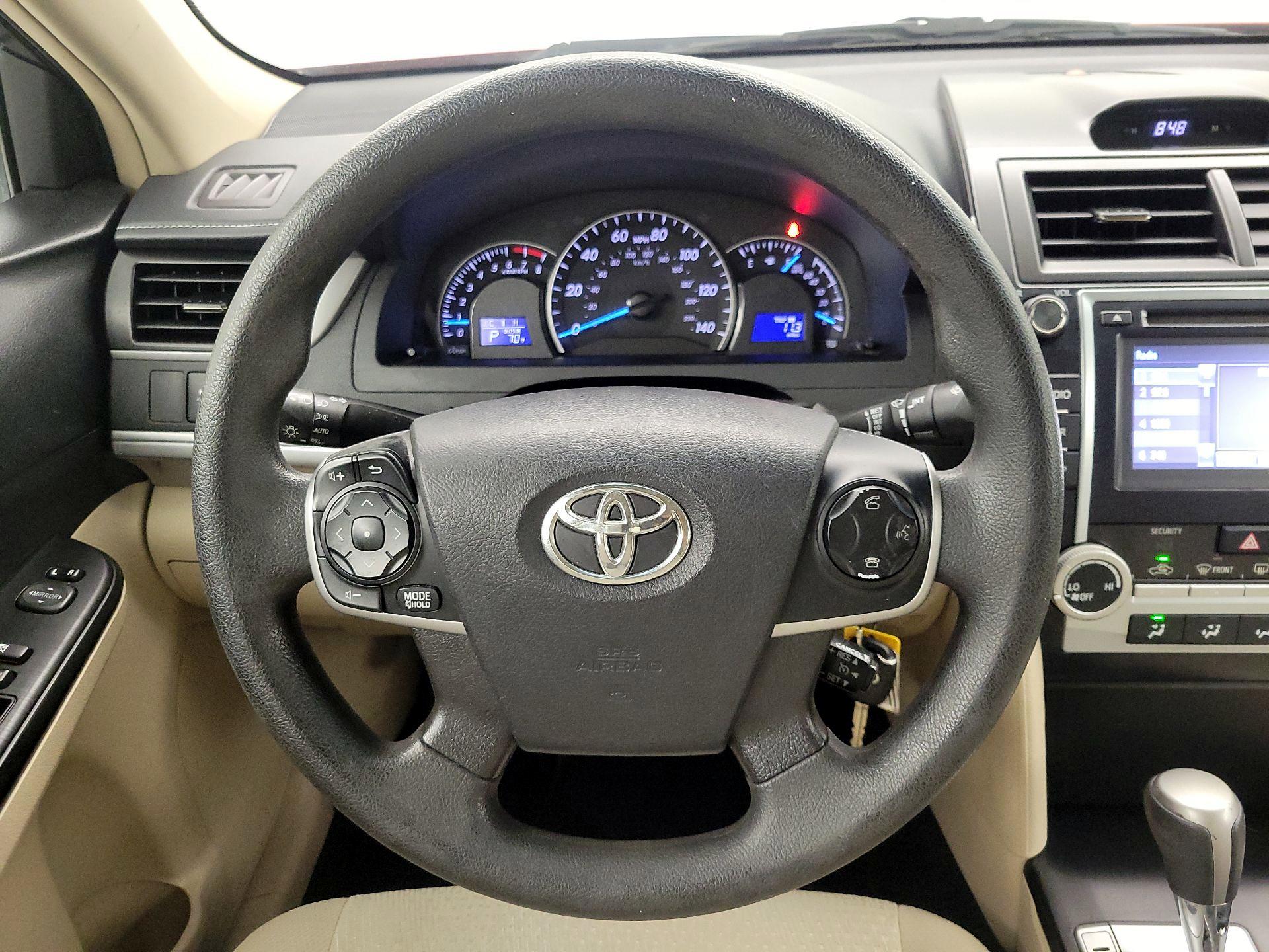 Thumbnail: 2014 Toyota Camry - 10