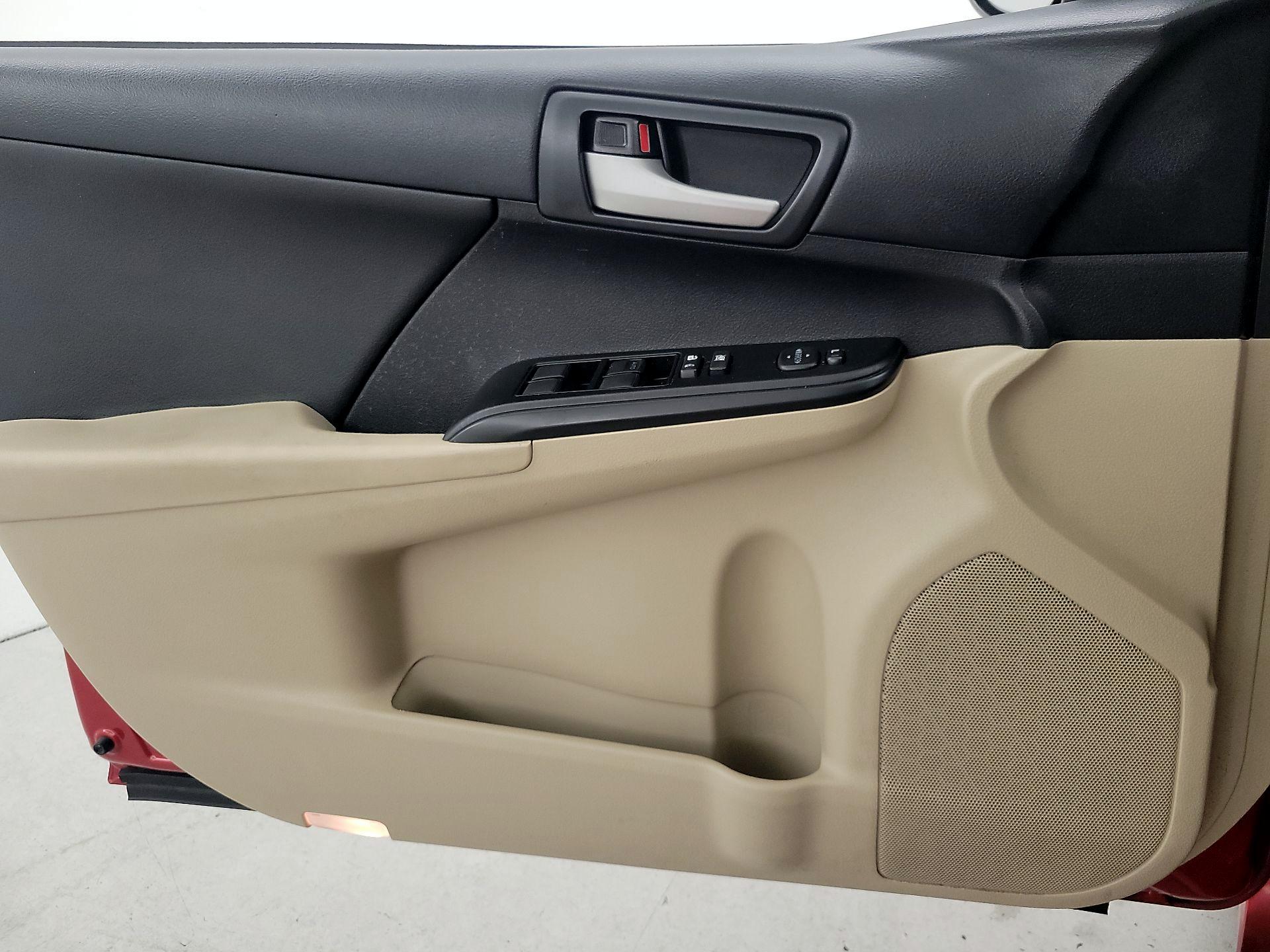 Thumbnail: 2014 Toyota Camry - 12
