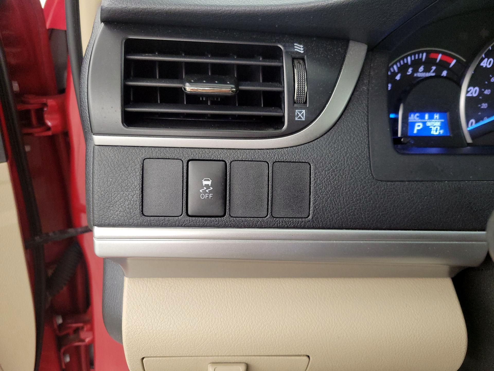 Thumbnail: 2014 Toyota Camry - 13