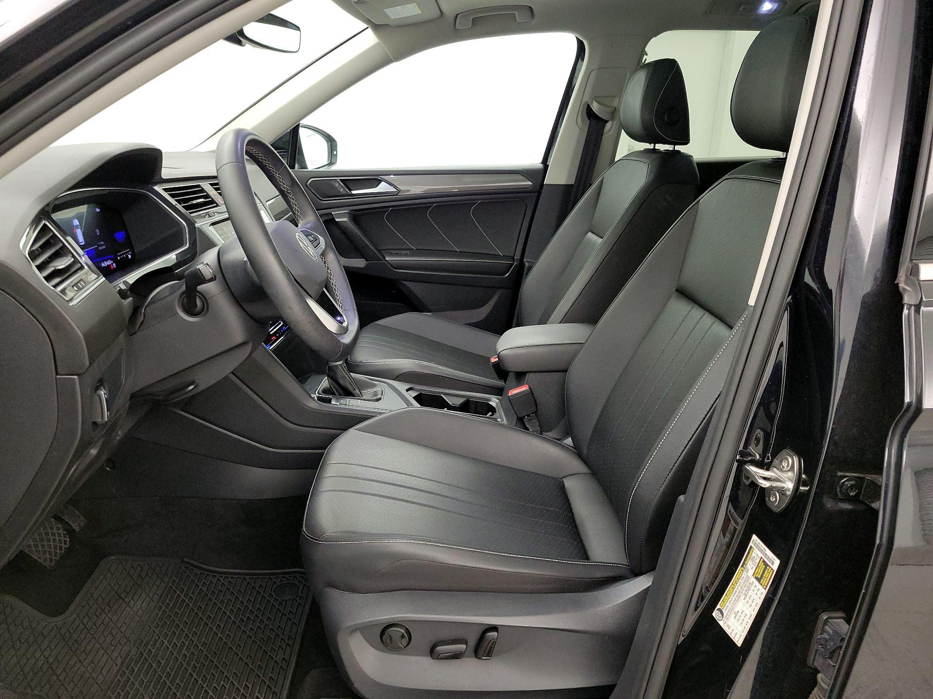 Thumbnail: 2023 Volkswagen Tiguan - 11
