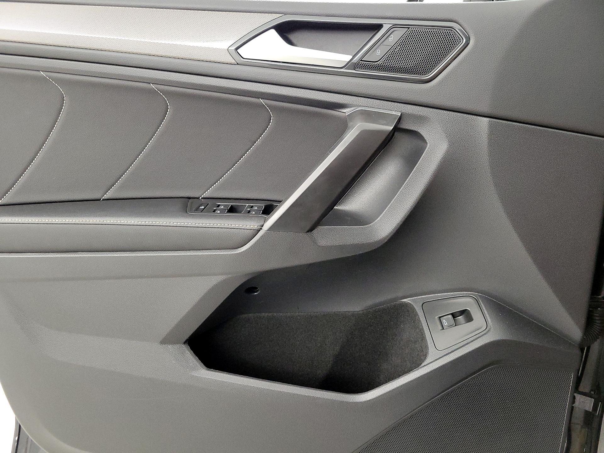 Thumbnail: 2023 Volkswagen Tiguan - 12