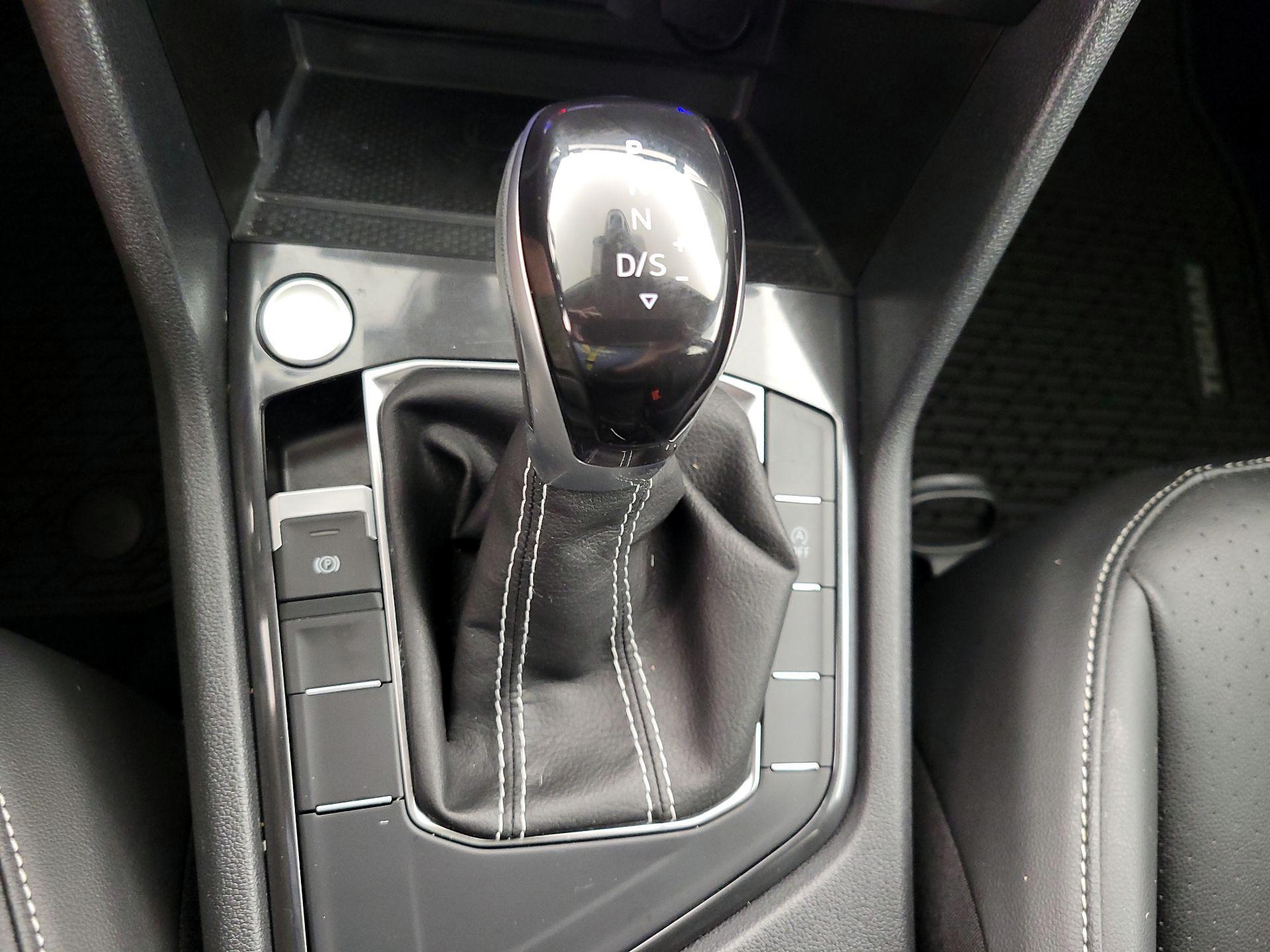 Thumbnail: 2023 Volkswagen Tiguan - 17