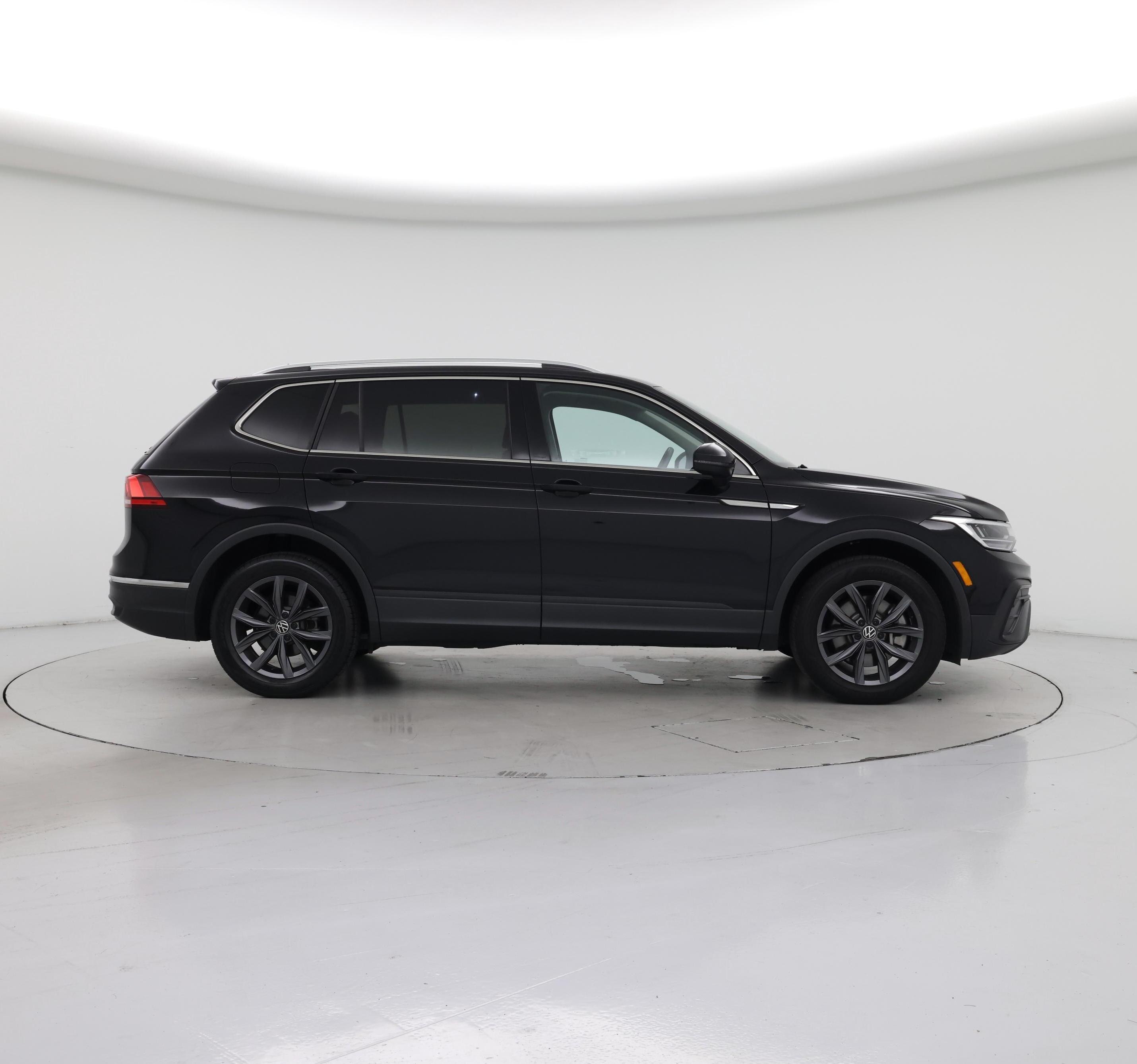 Thumbnail: 2023 Volkswagen Tiguan - 7