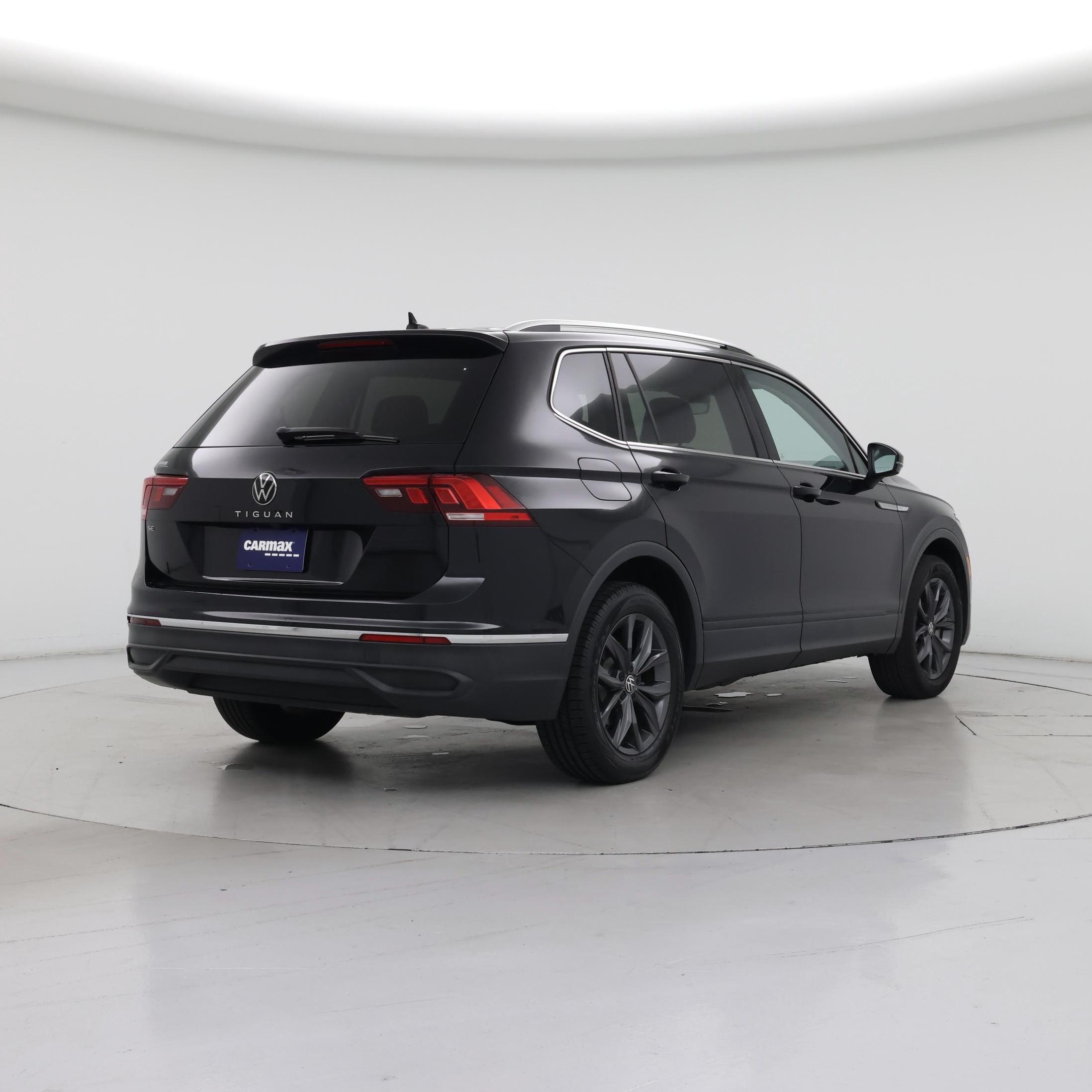 Thumbnail: 2023 Volkswagen Tiguan - 8