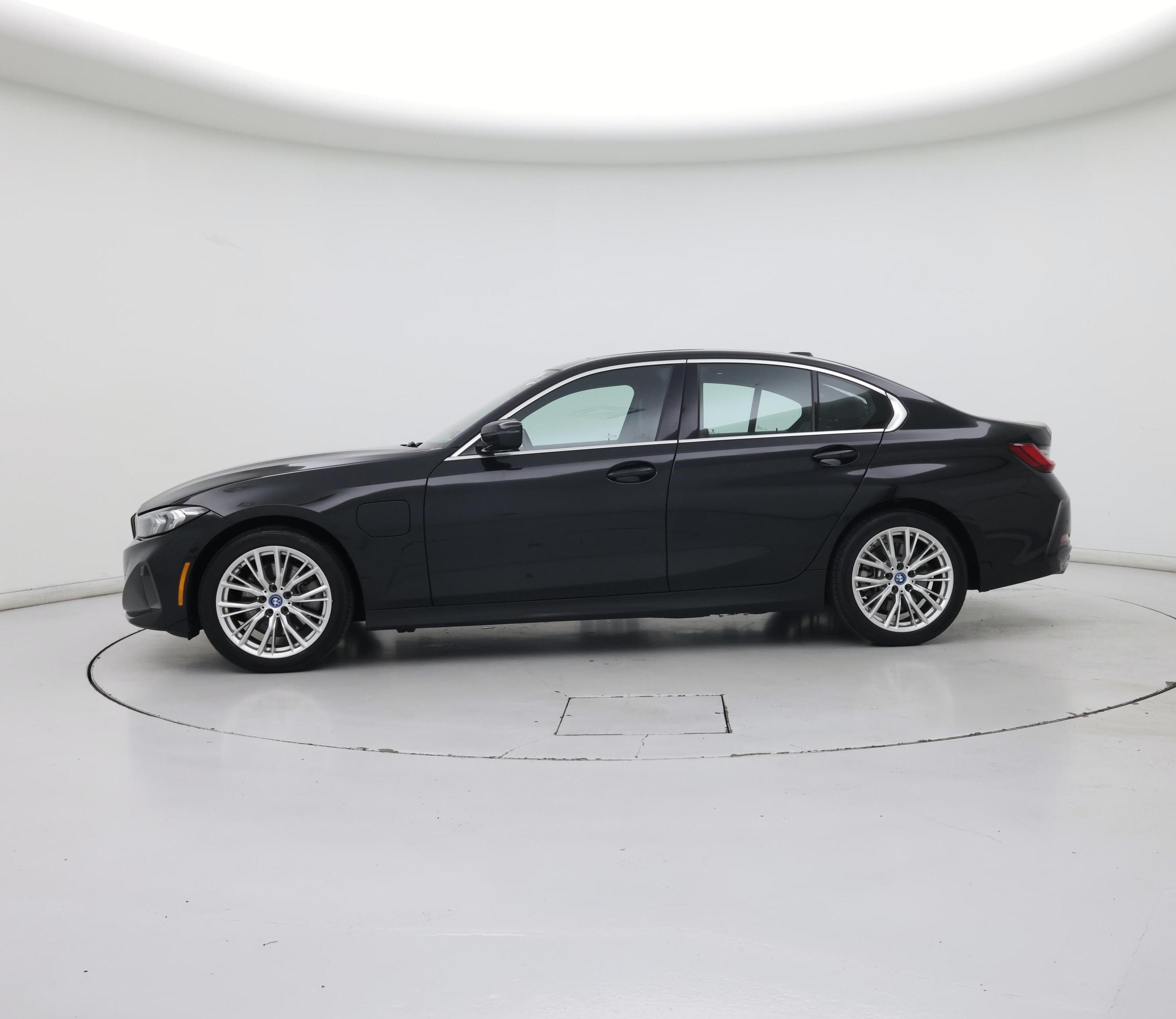Thumbnail: 2024 BMW 3 Series - 3