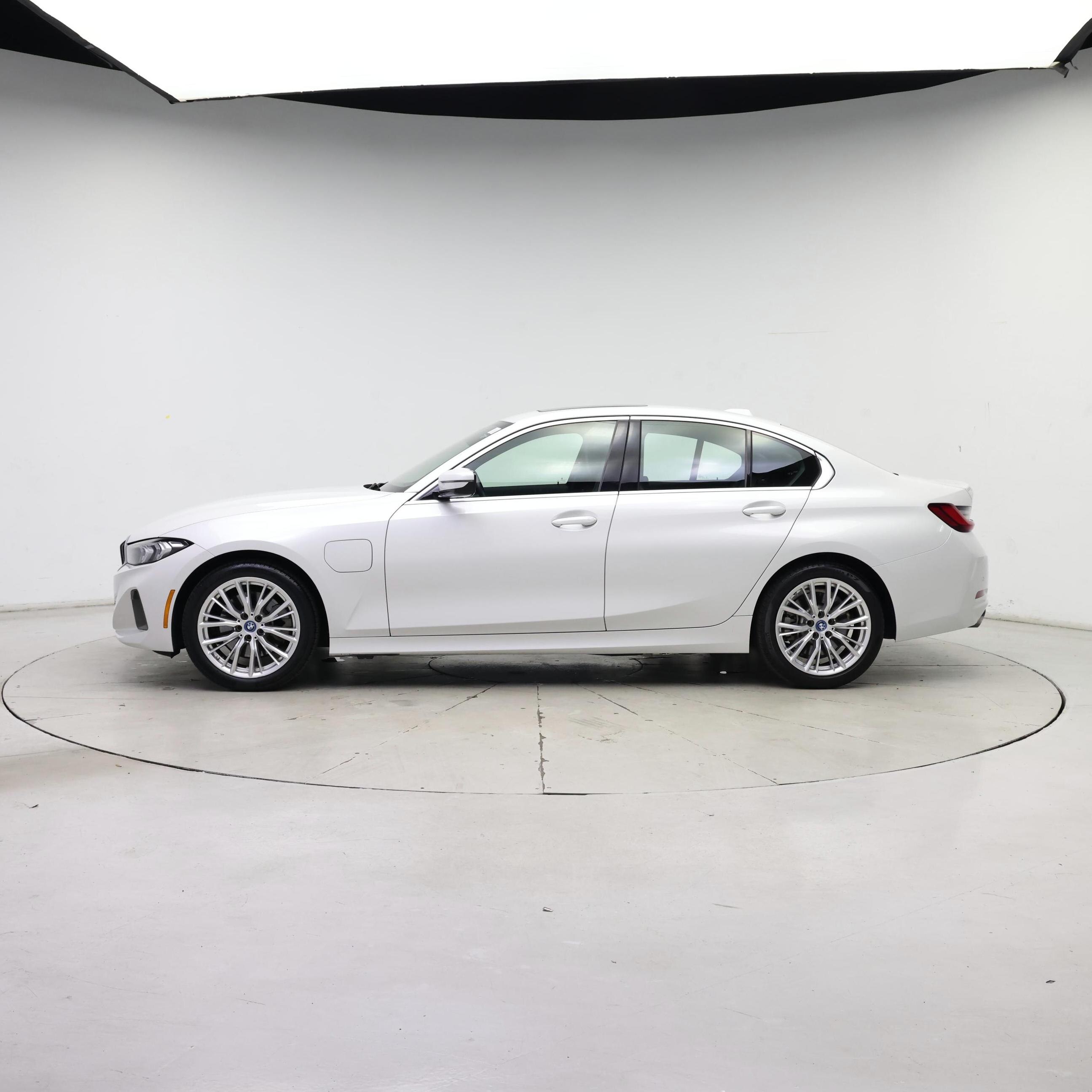 Thumbnail: 2024 BMW 3 Series - 3