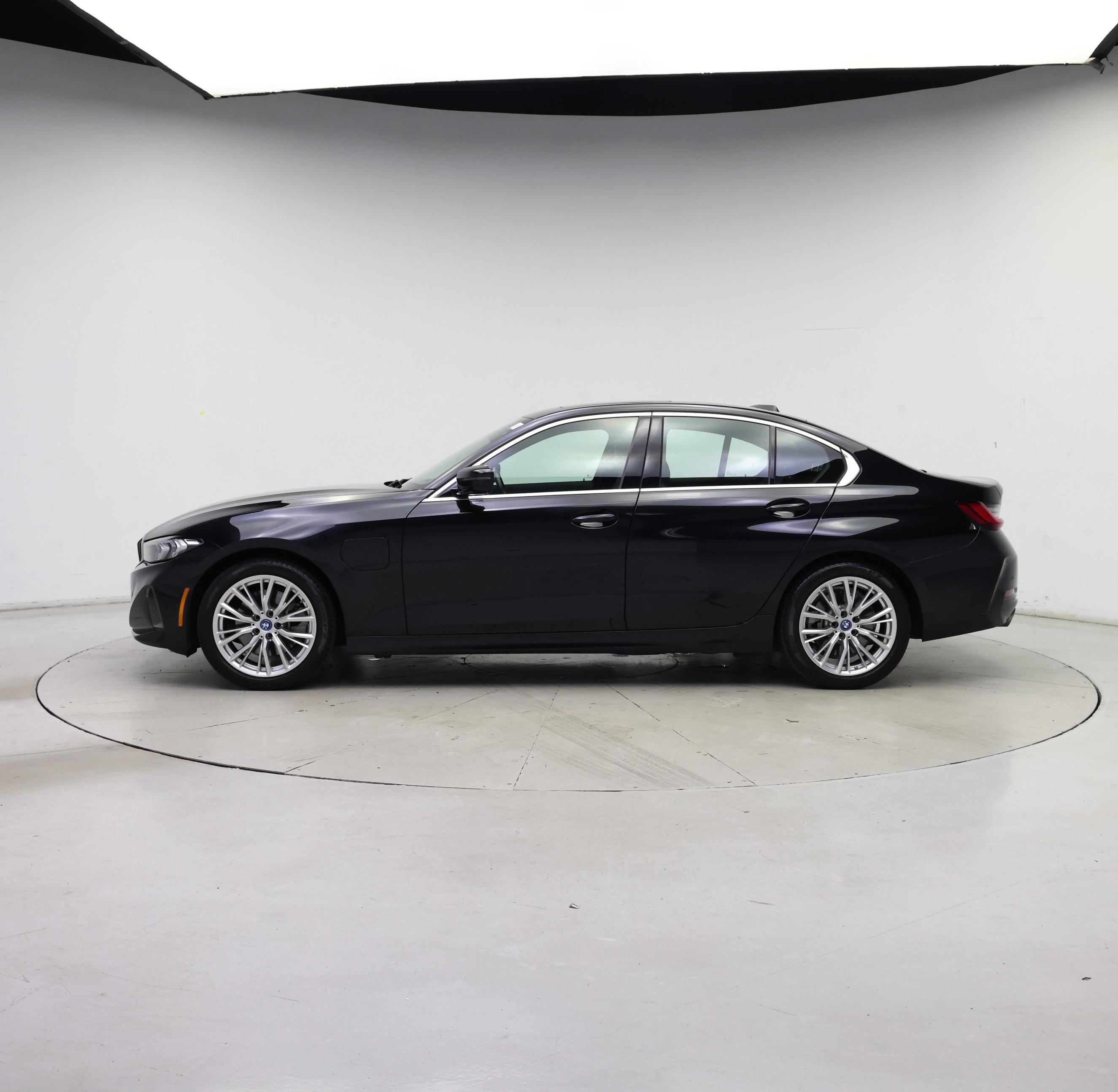 Thumbnail: 2024 BMW 3 Series - 3