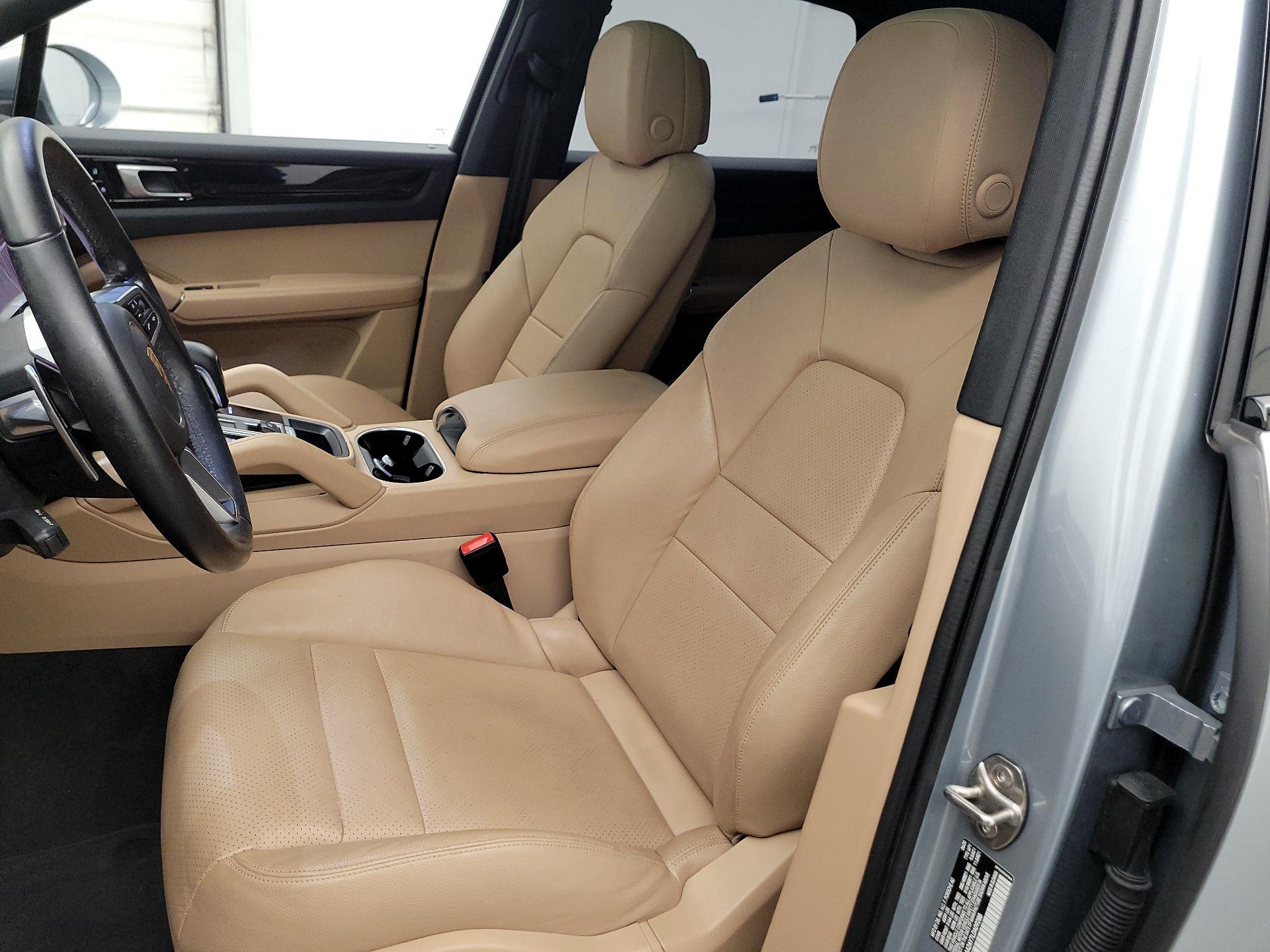 Thumbnail: 2020 Porsche Cayenne - 11