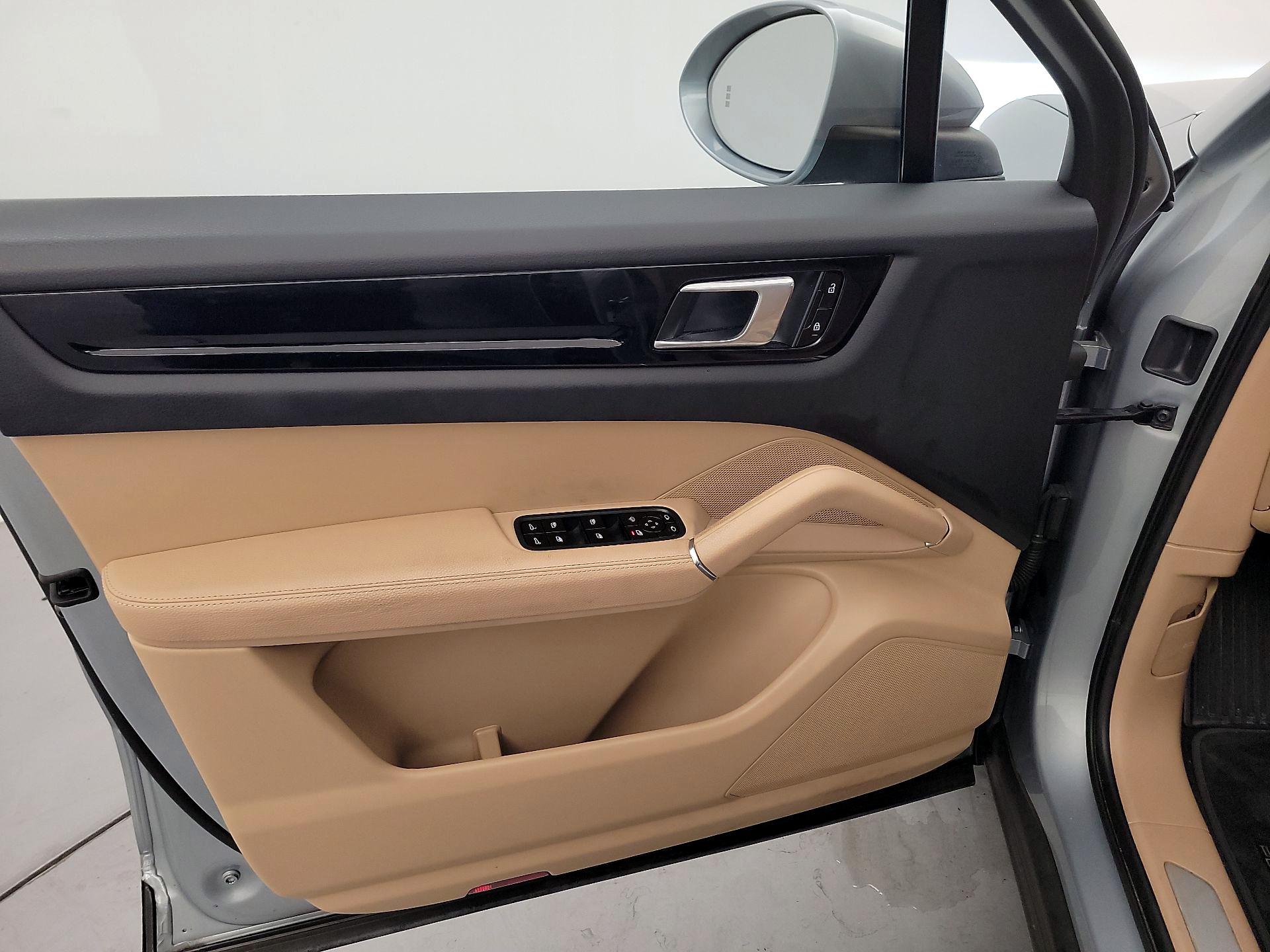 Thumbnail: 2020 Porsche Cayenne - 12