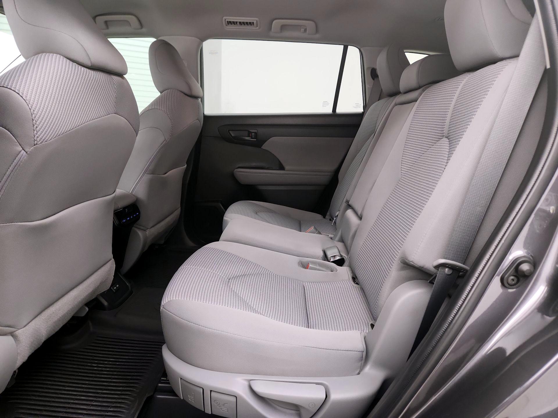 Thumbnail: 2022 Toyota Highlander - 19
