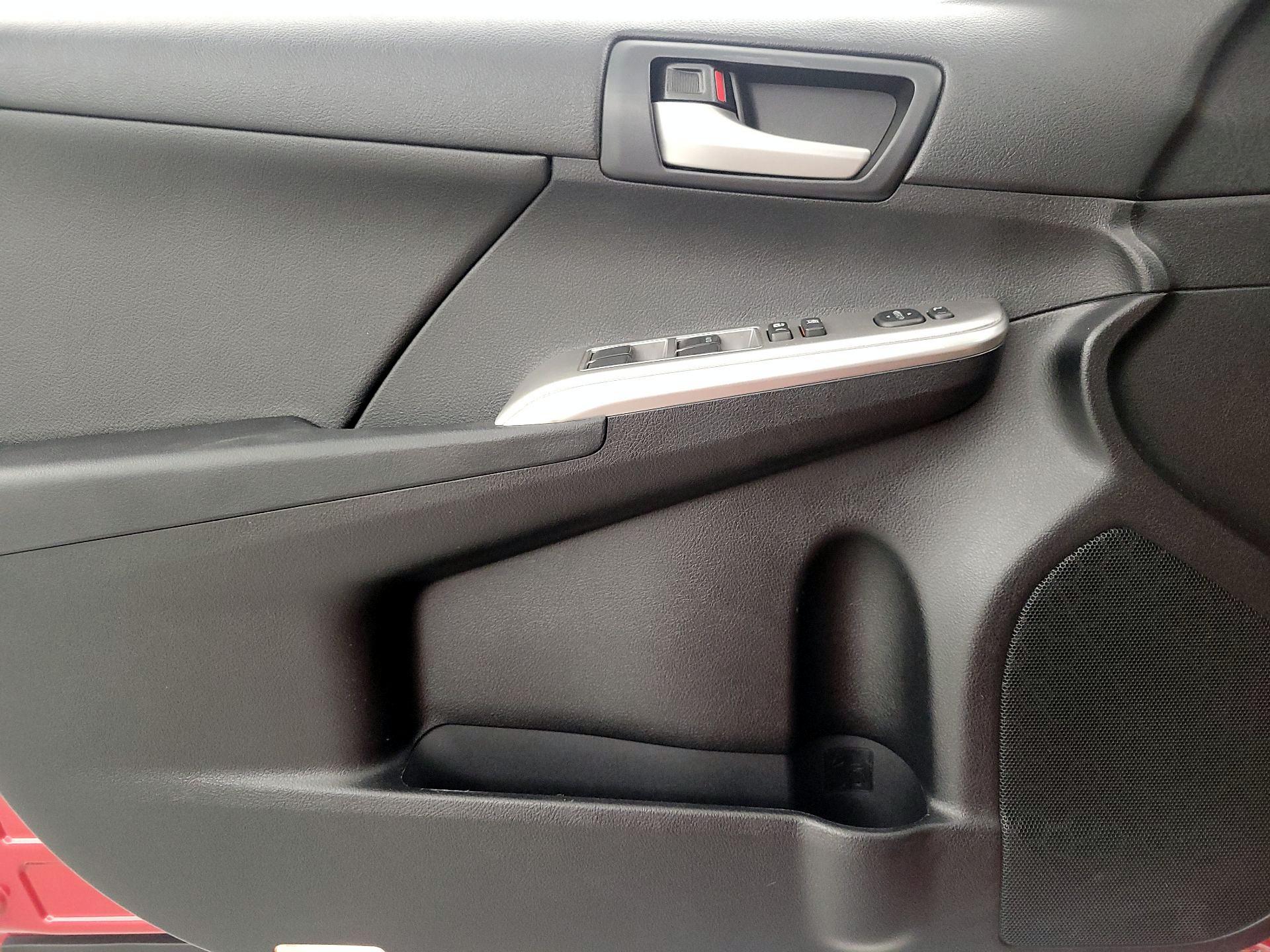 Thumbnail: 2013 Toyota Camry - 12