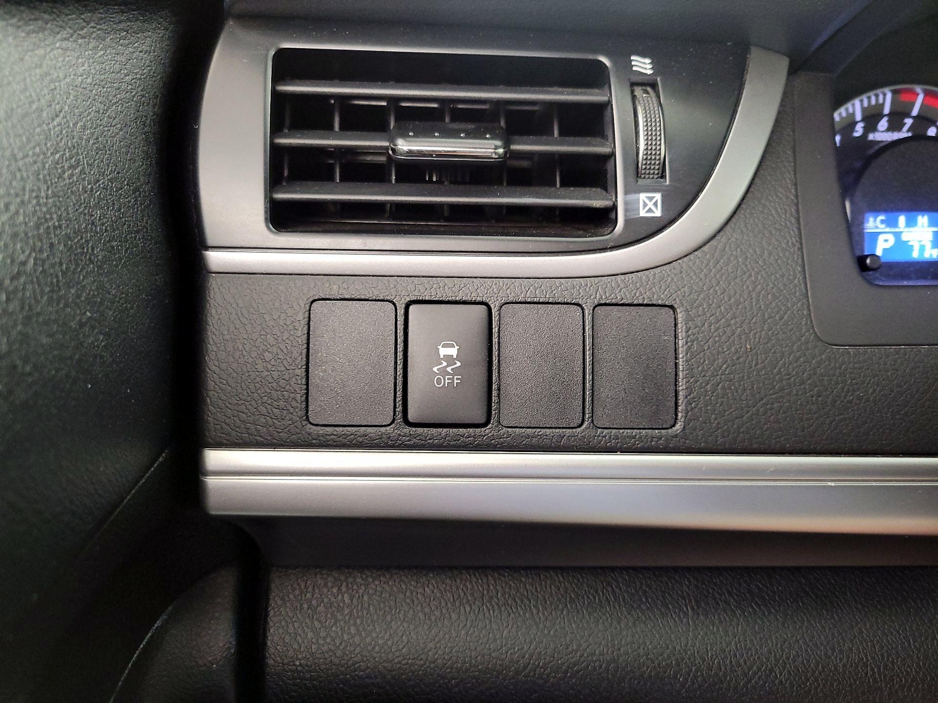 Thumbnail: 2013 Toyota Camry - 13