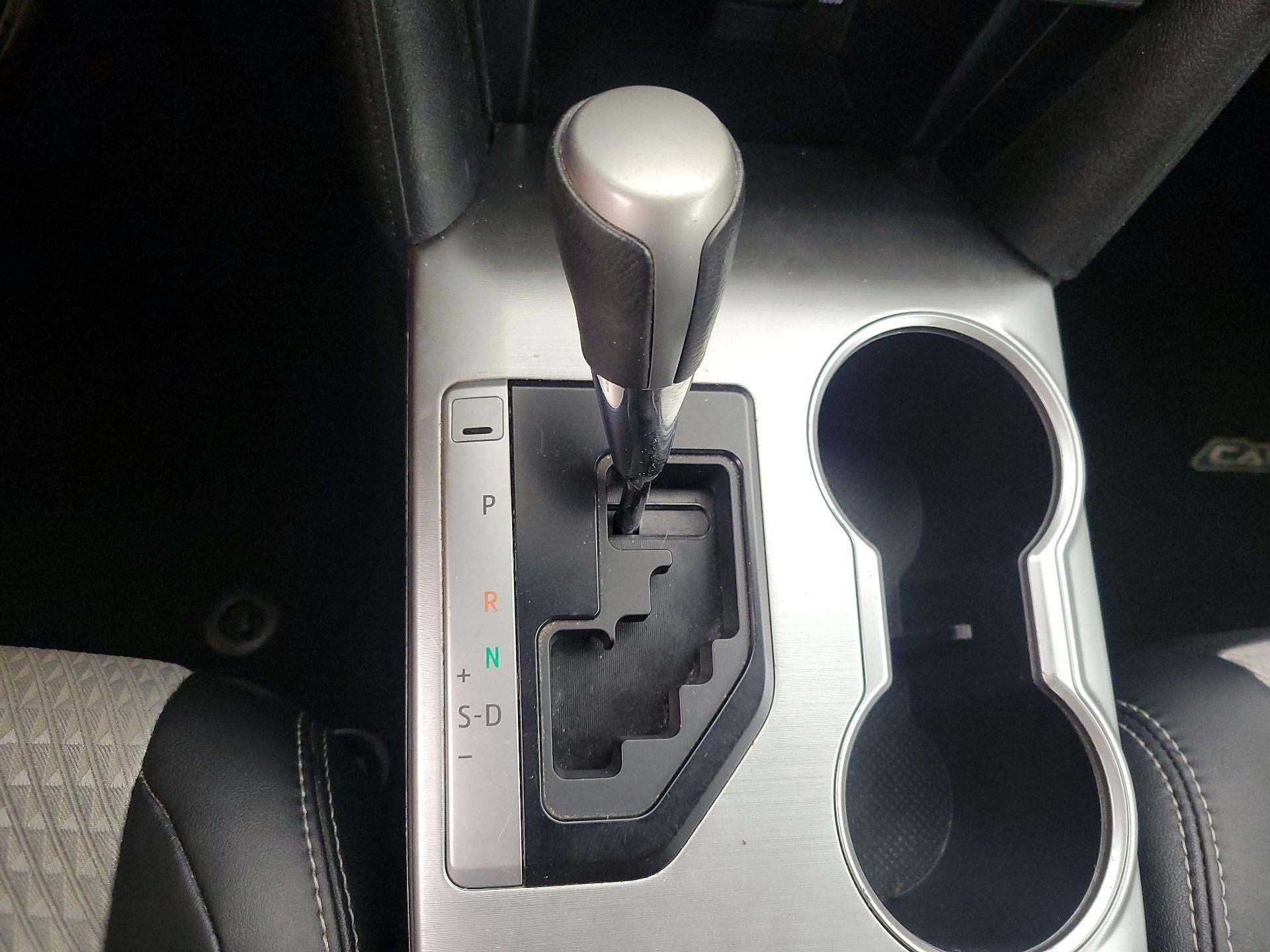 Thumbnail: 2013 Toyota Camry - 16