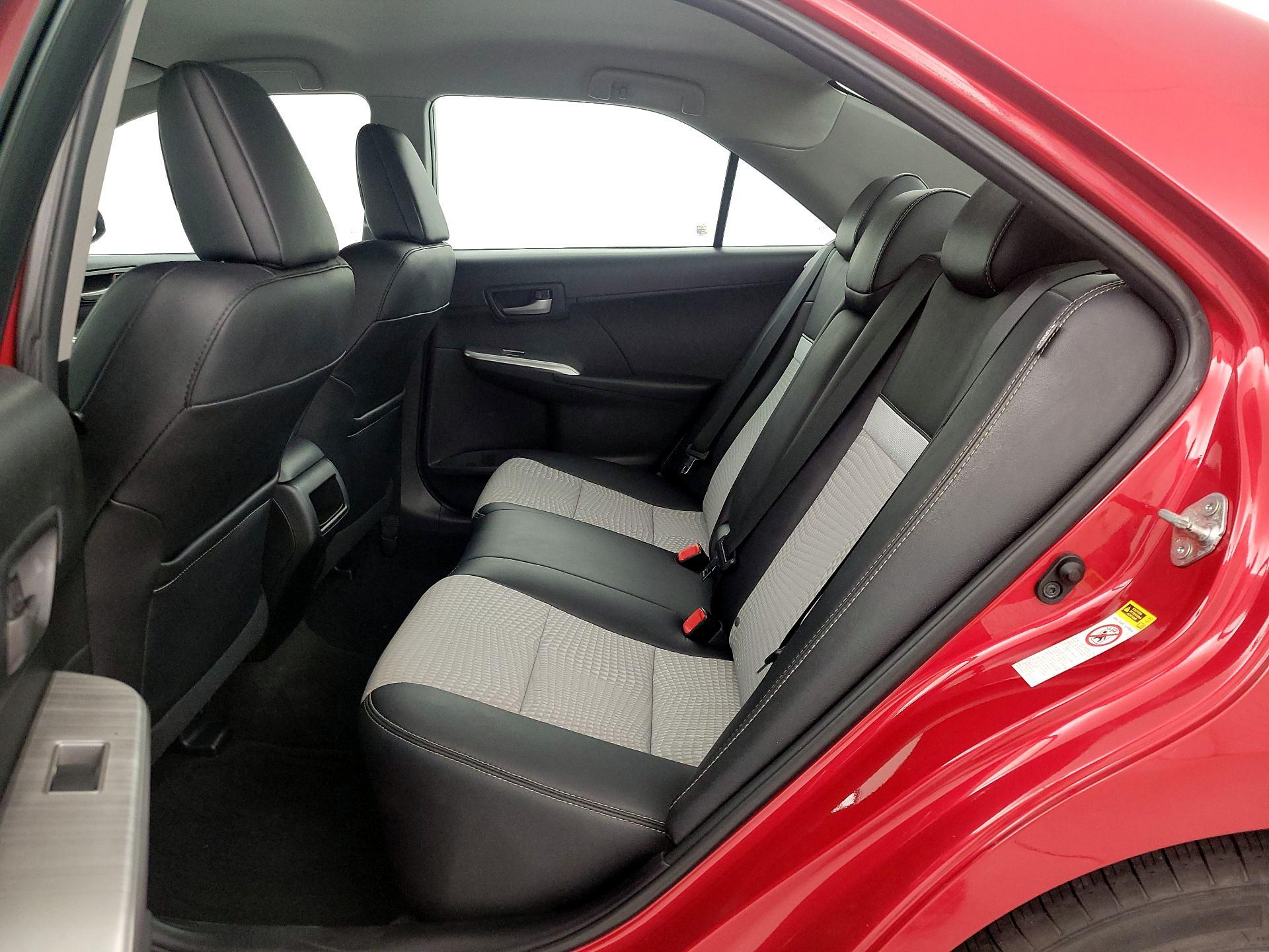 Thumbnail: 2013 Toyota Camry - 18