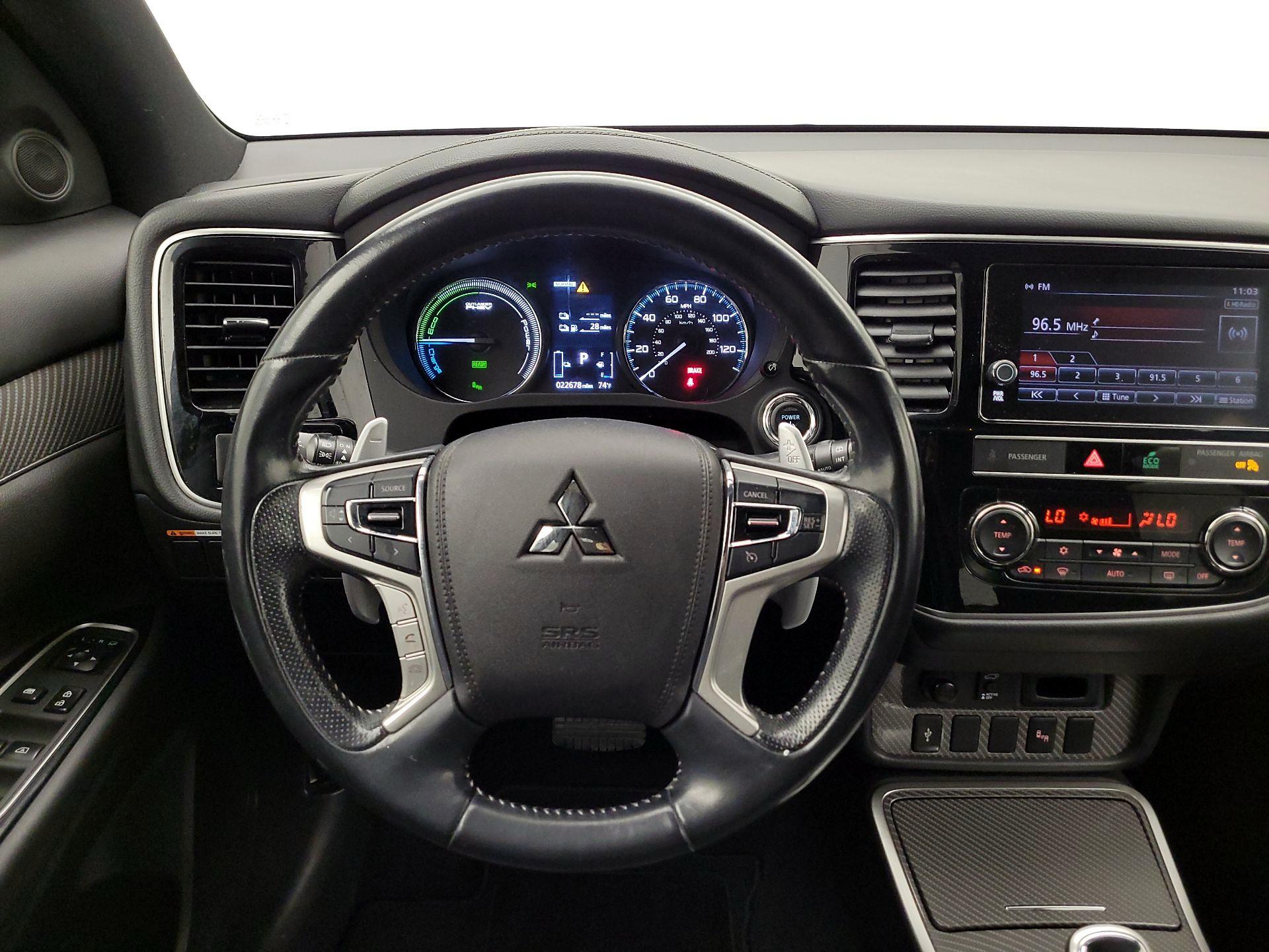 Thumbnail: 2019 Mitsubishi Outlander - 10