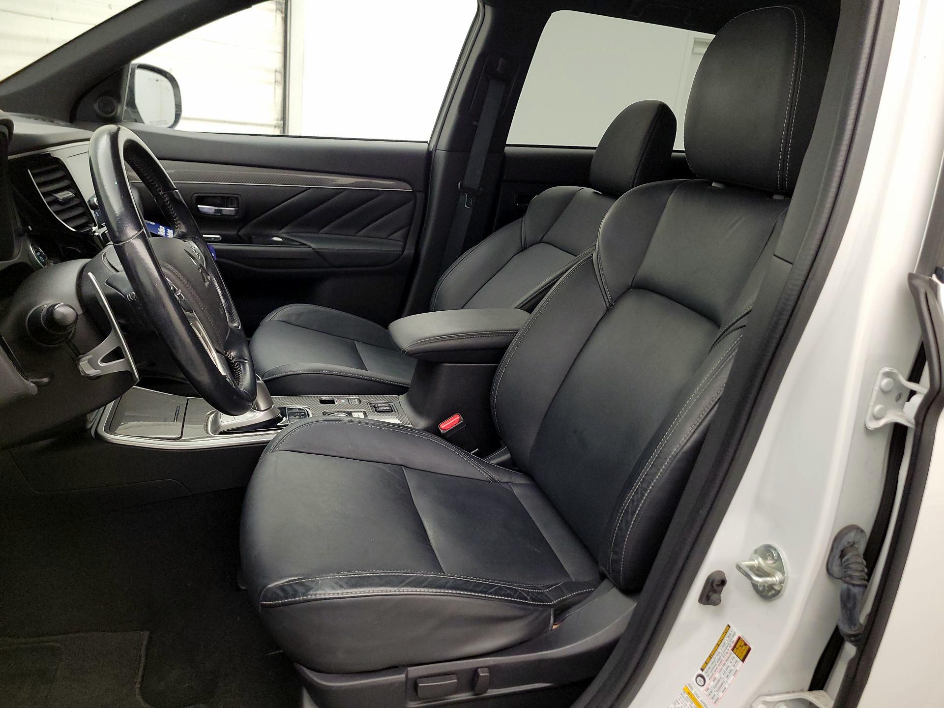 Thumbnail: 2019 Mitsubishi Outlander - 11