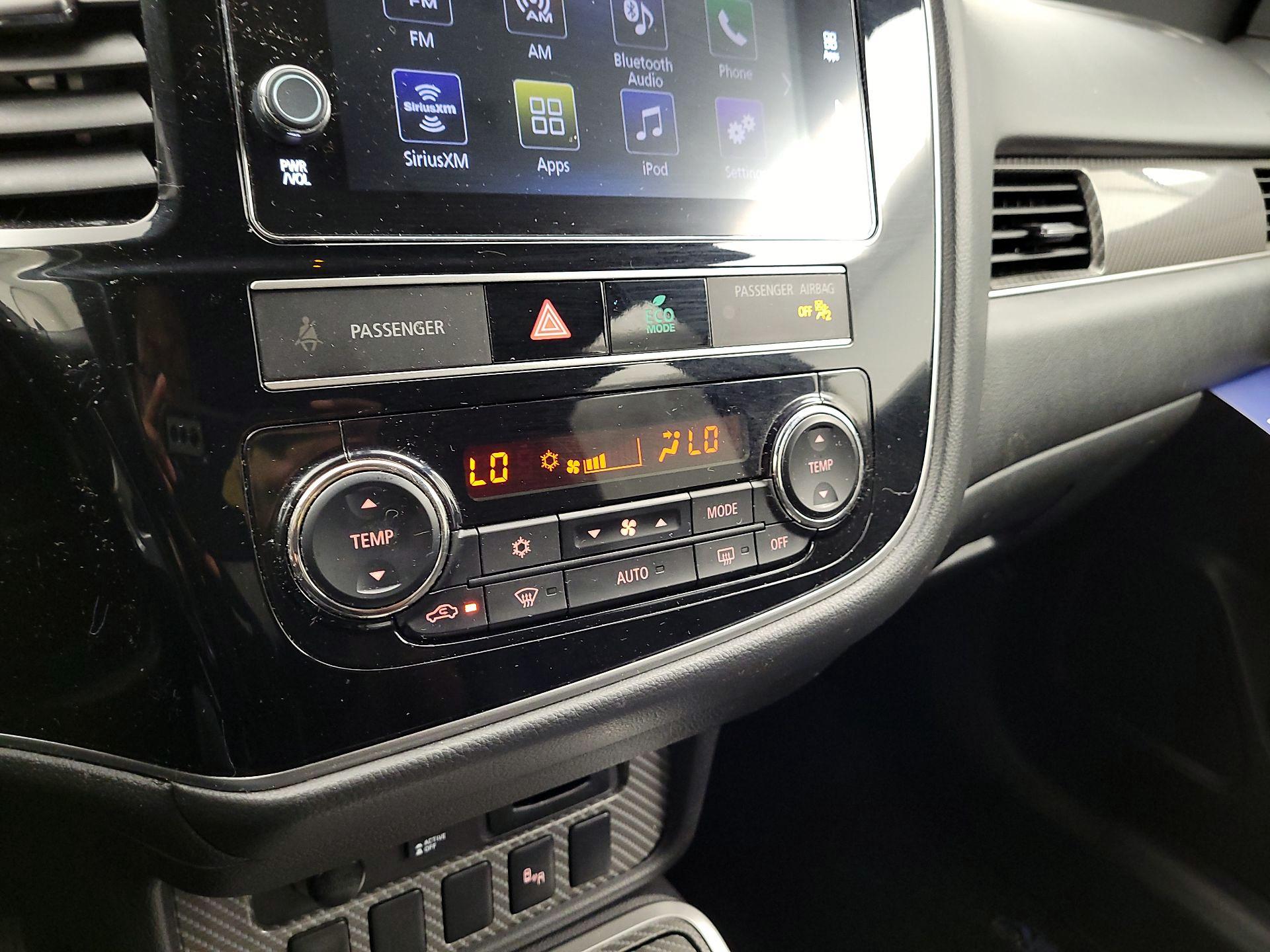 Thumbnail: 2019 Mitsubishi Outlander - 16