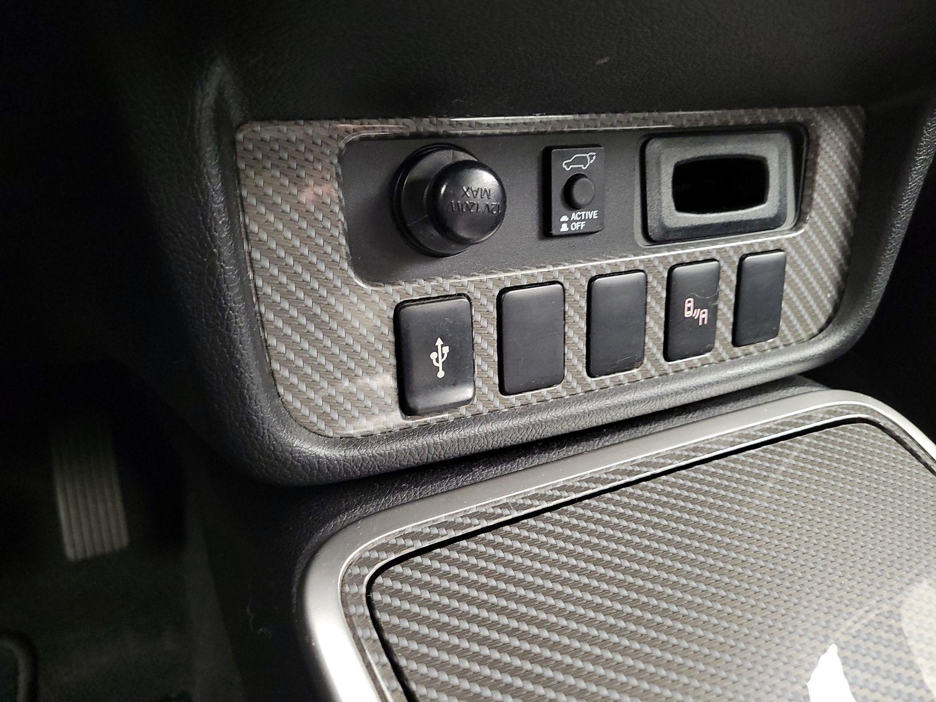 Thumbnail: 2019 Mitsubishi Outlander - 18