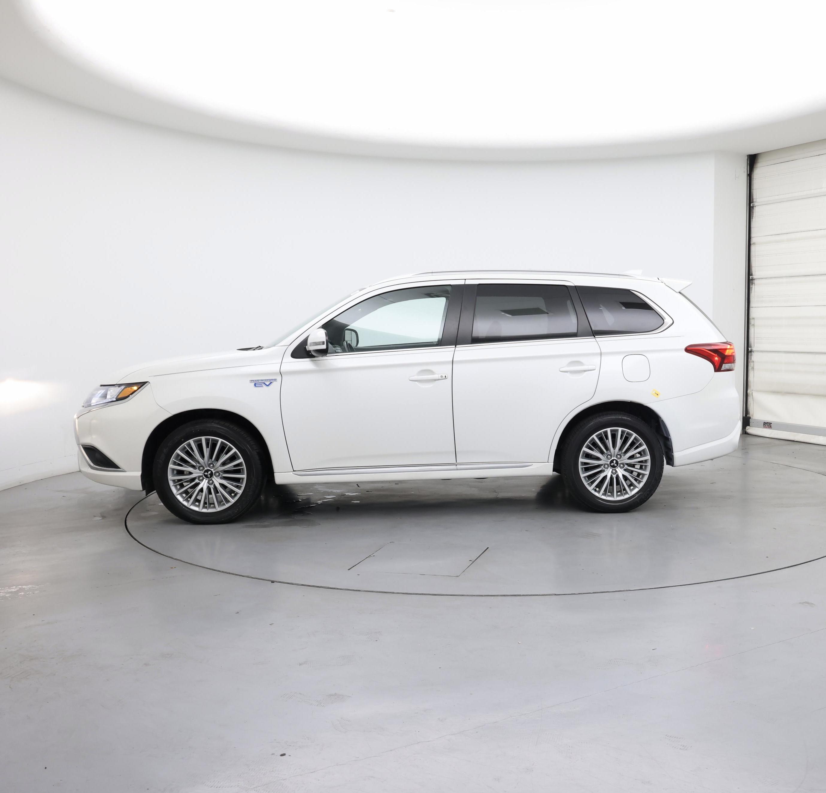 Thumbnail: 2019 Mitsubishi Outlander - 3
